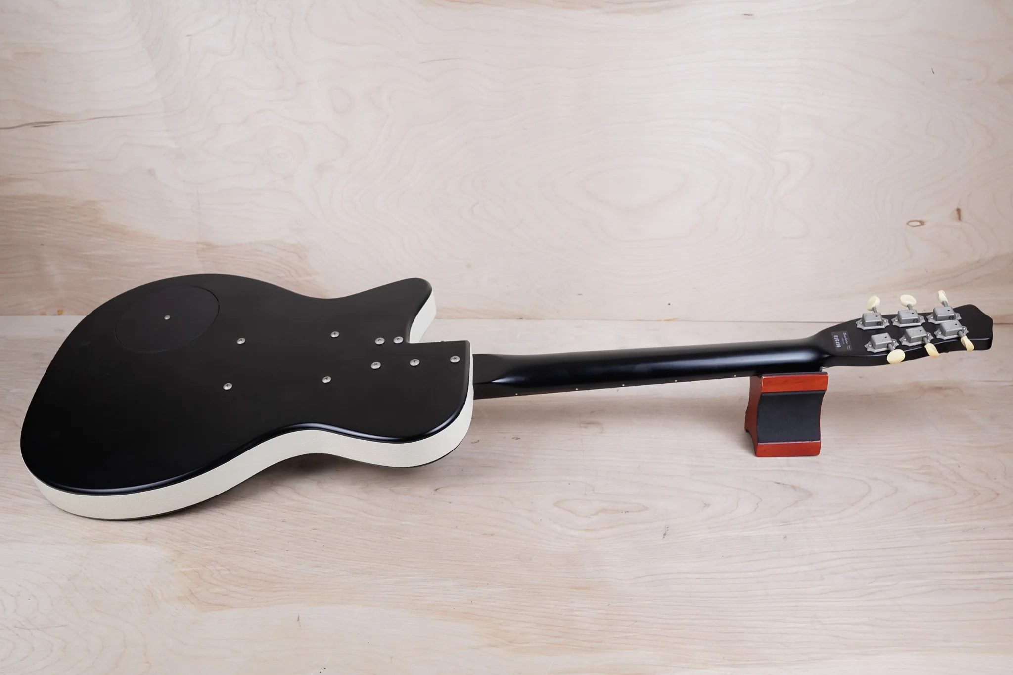 Danelectro U-2 Reissue MIK 2001 Black w/ Bag - Image 10