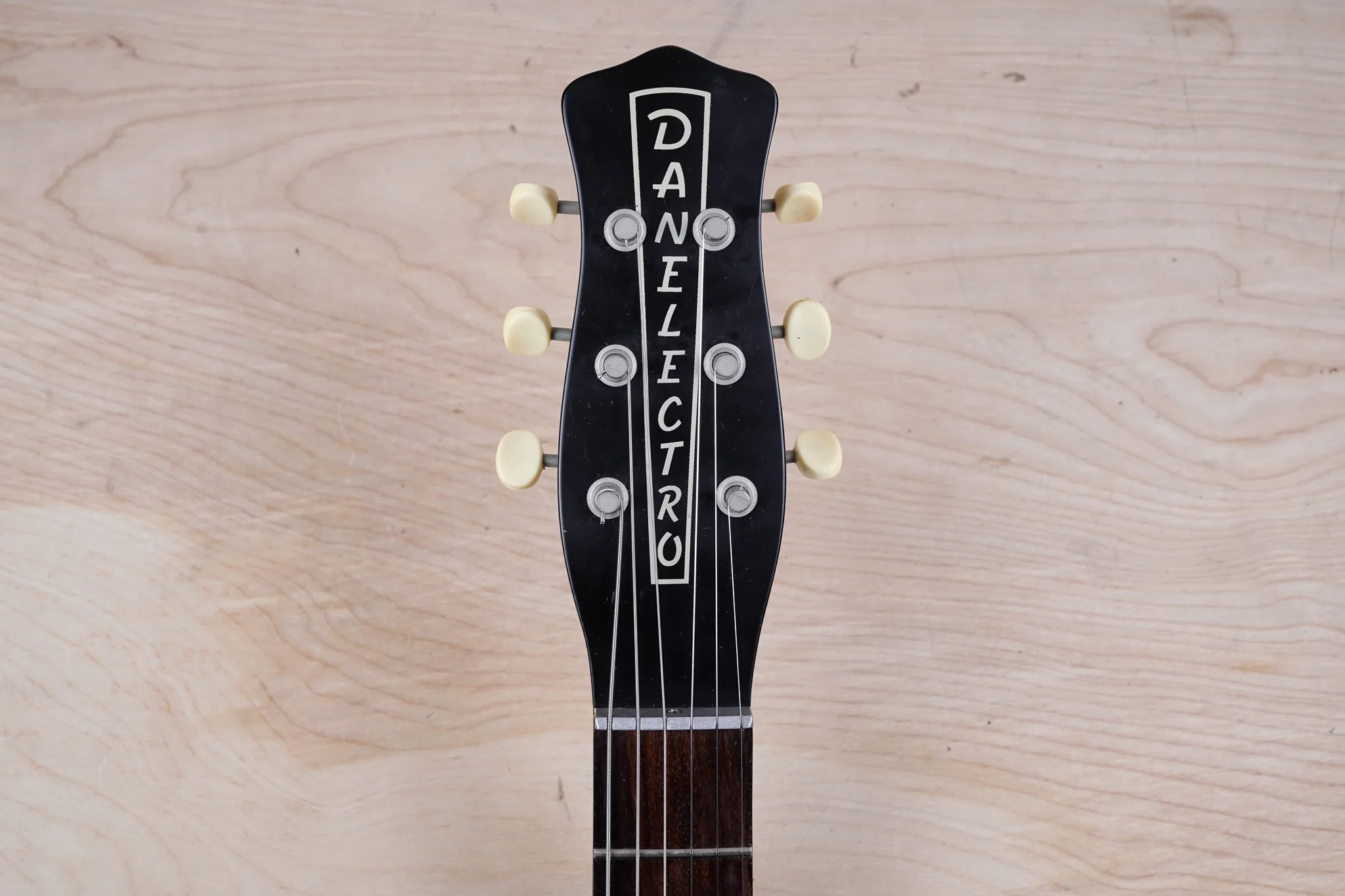 Danelectro U-2 Reissue MIK 2001 Black w/ Bag - Image 14