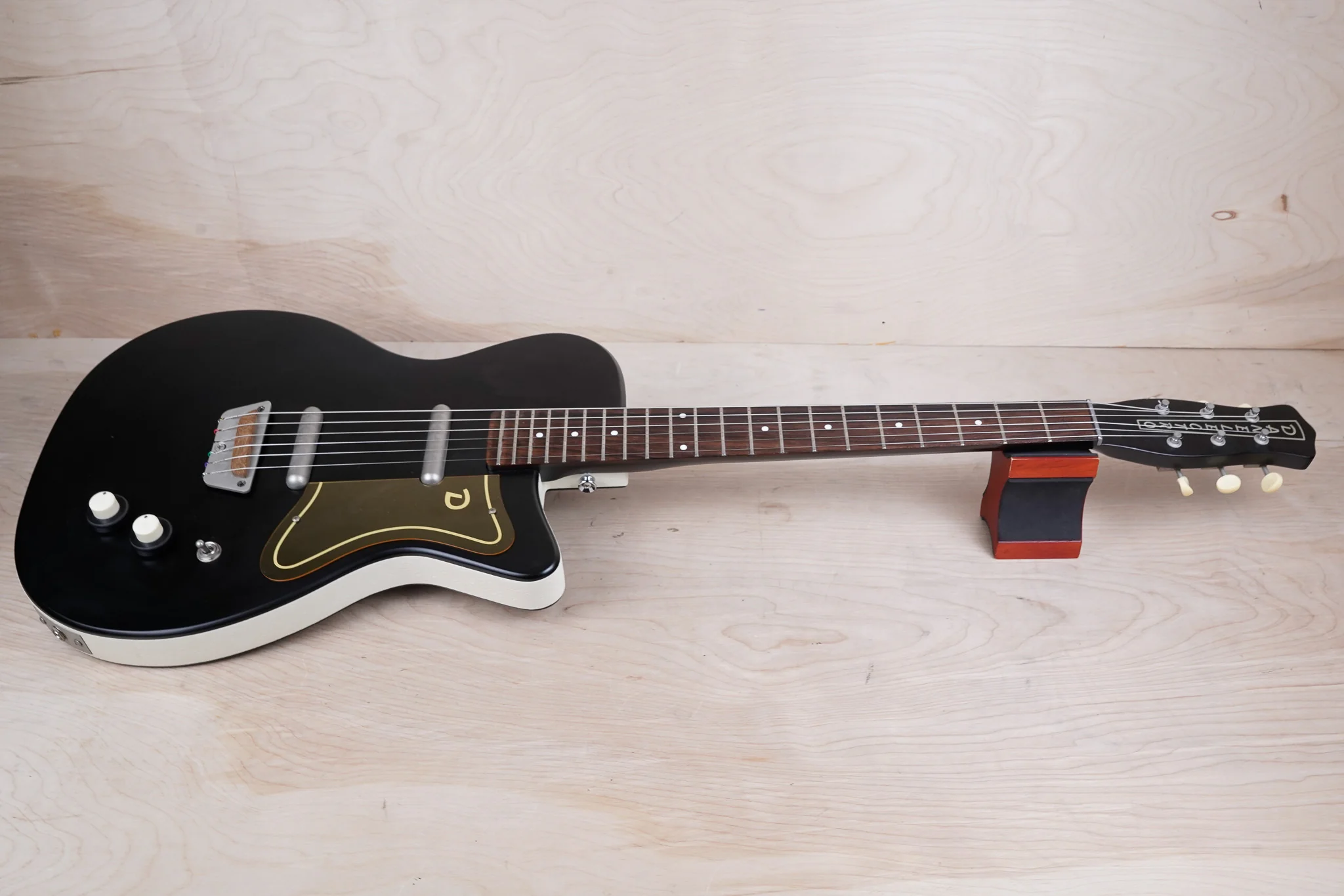 Danelectro U-2 Reissue MIK 2001 Black w/ Bag - Image 3