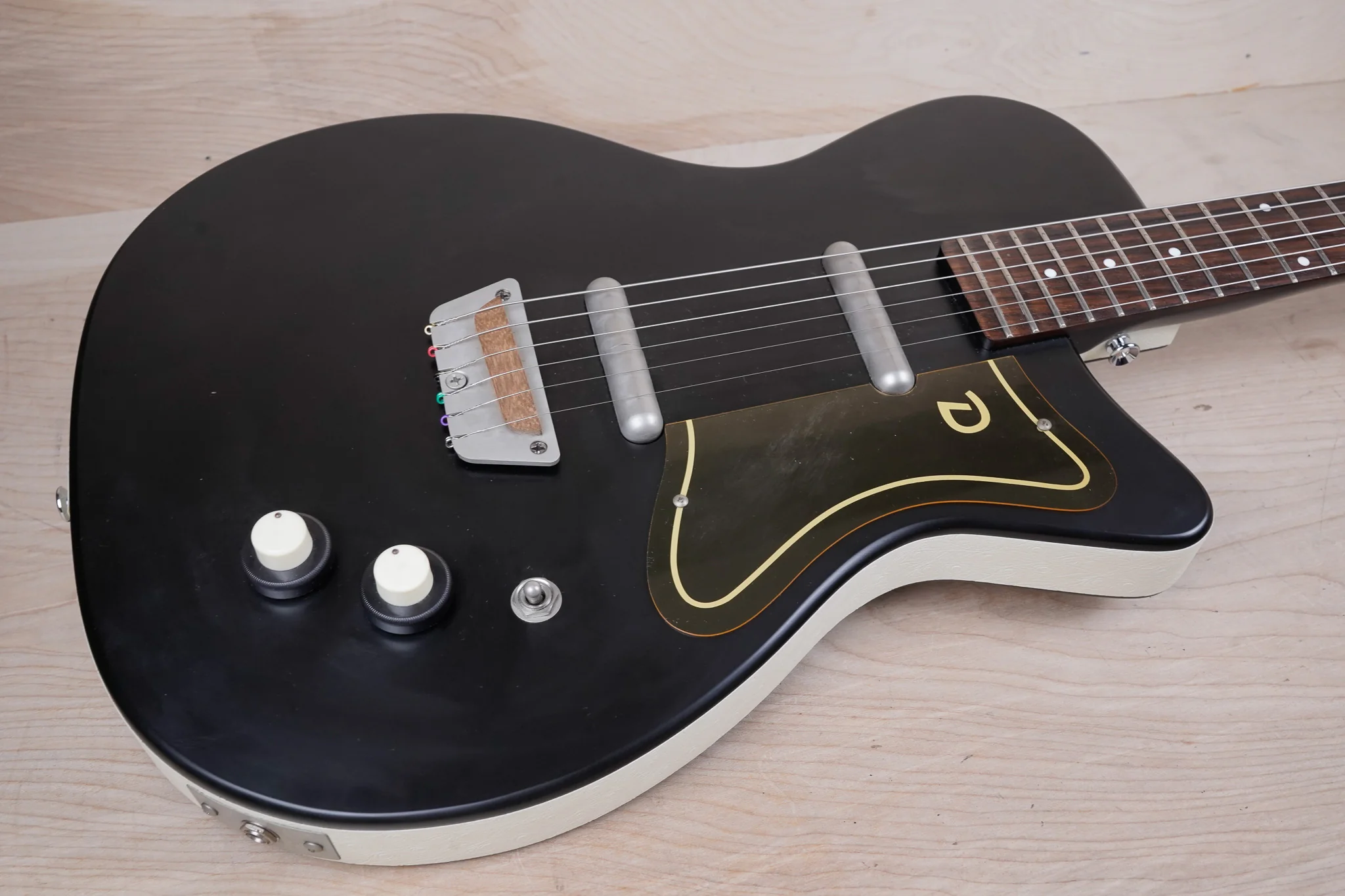 Danelectro U-2 Reissue MIK 2001 Black w/ Bag - Image 4