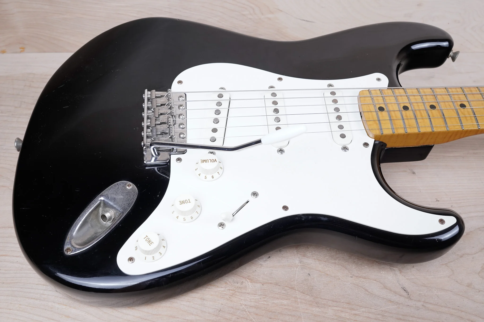 Fender 40th Anniversary ST54-70AS Stratocaster Reissue MIJ 1994 Black Japan w/ Foto Flame Neck w/ Bag - Image 3