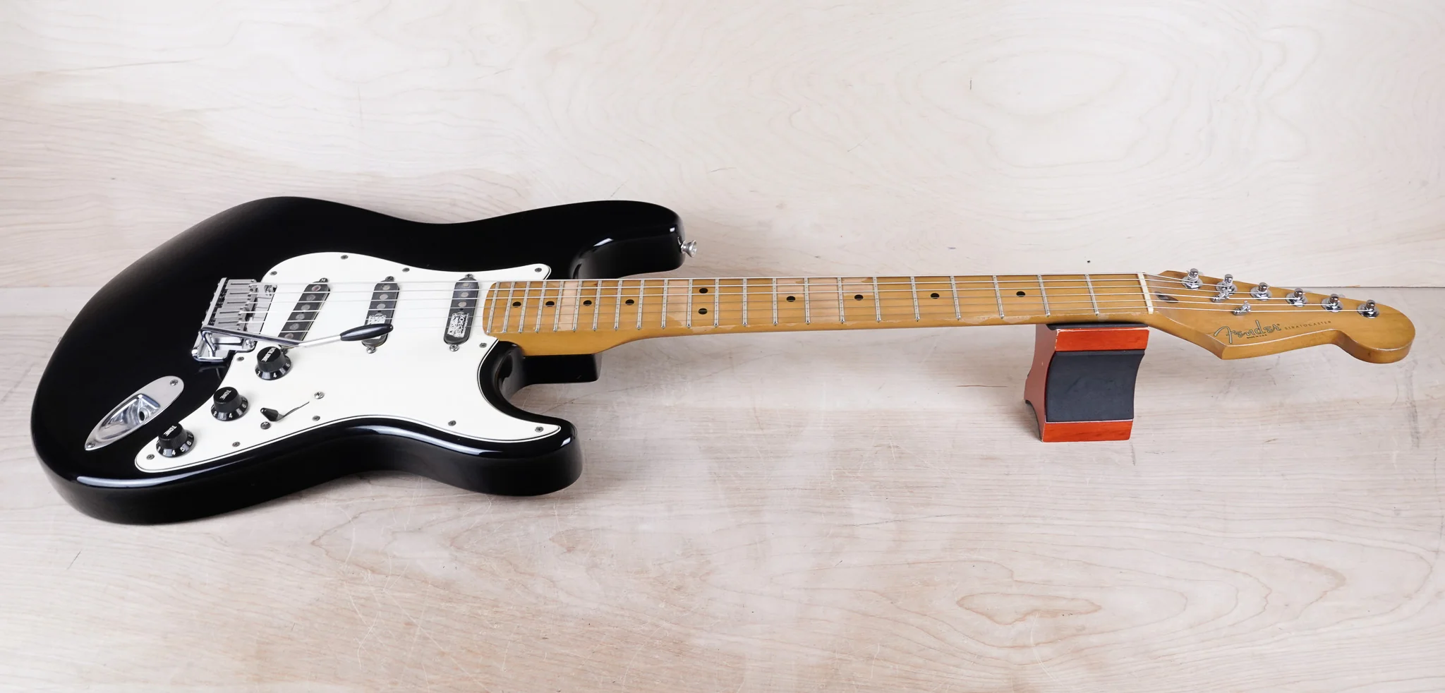 Fender American Standard Stratocaster USA 1995 Black Schecter MonsterTone PUs w/ Bag - Image 2