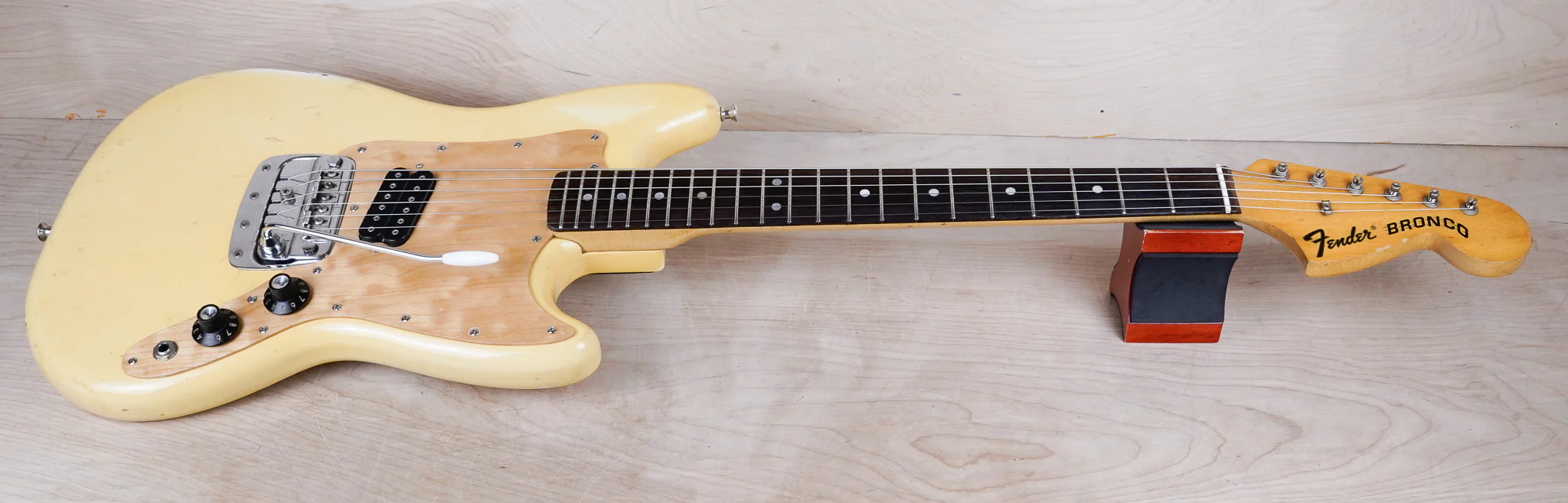 Fender Bronco 1975 Olympic White USA Vintage Offset w/ Bag - Image 3