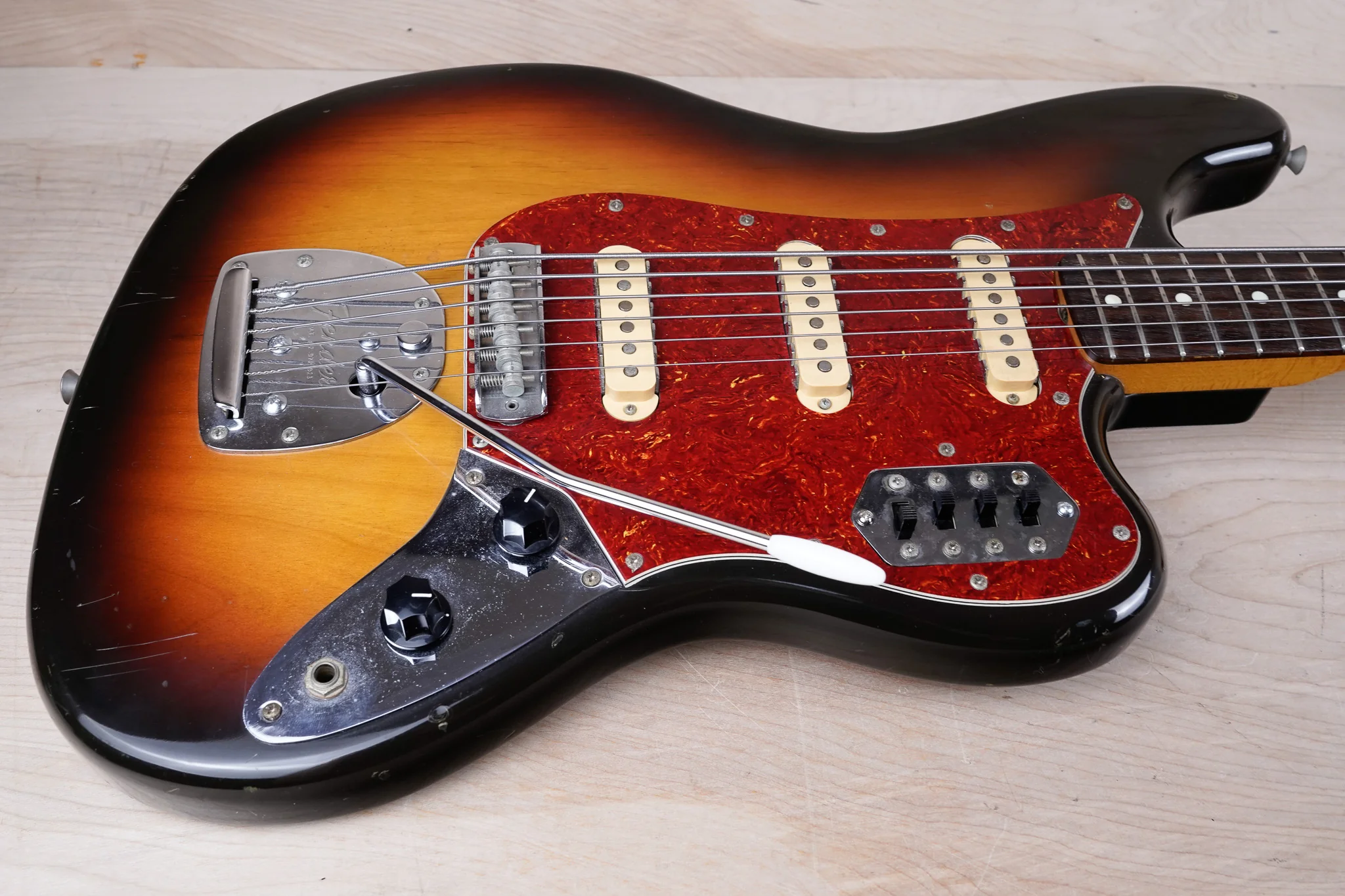Fender Custom Edition Bass VI MIJ 1992 Sunburst Made in Japan w/ Bag - Image 2