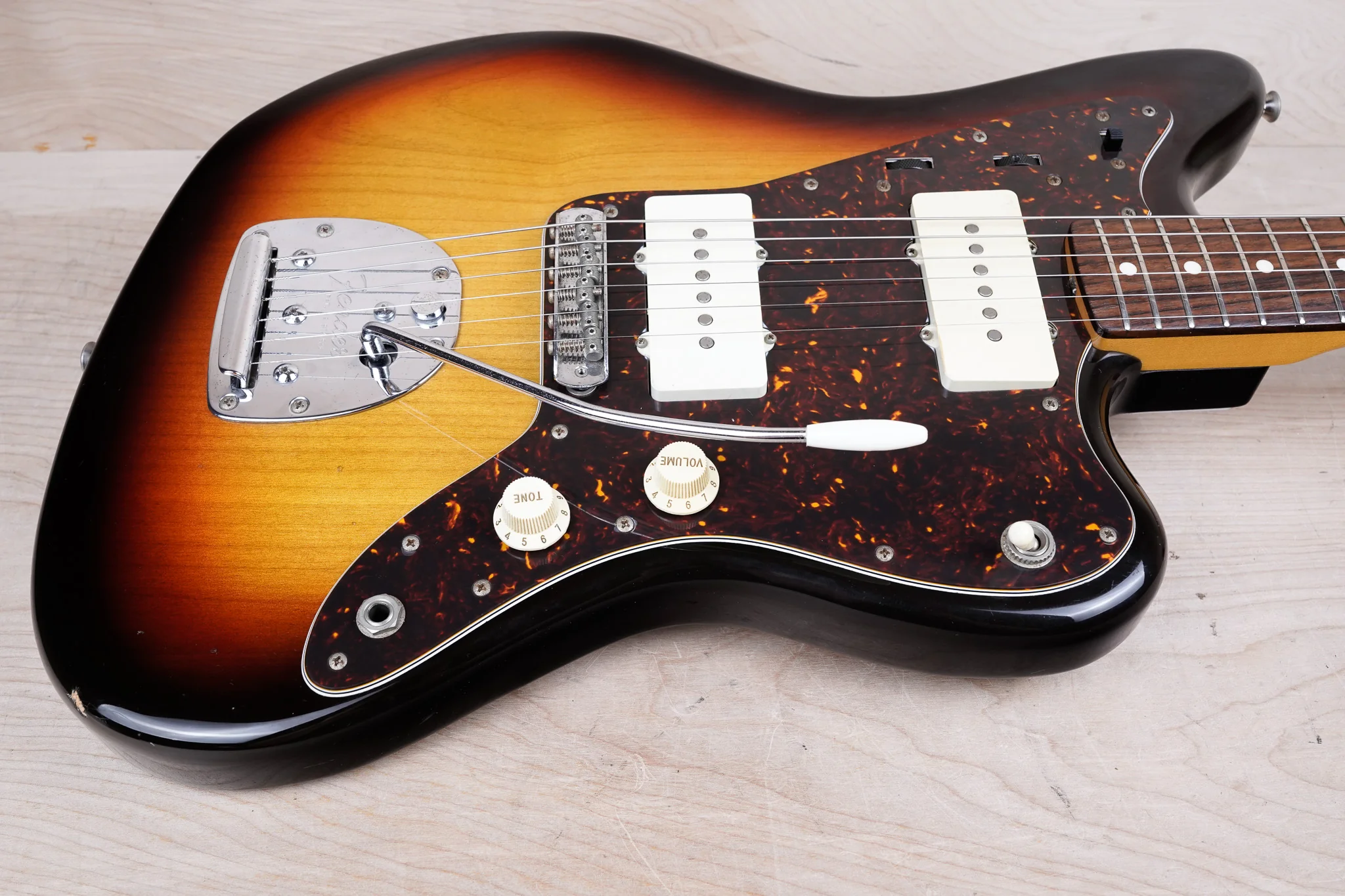 Fender JM-66 Jazzmaster Reissue CIJ 2004 Sunburst Crafted in Japan w/ Bag - Image 3