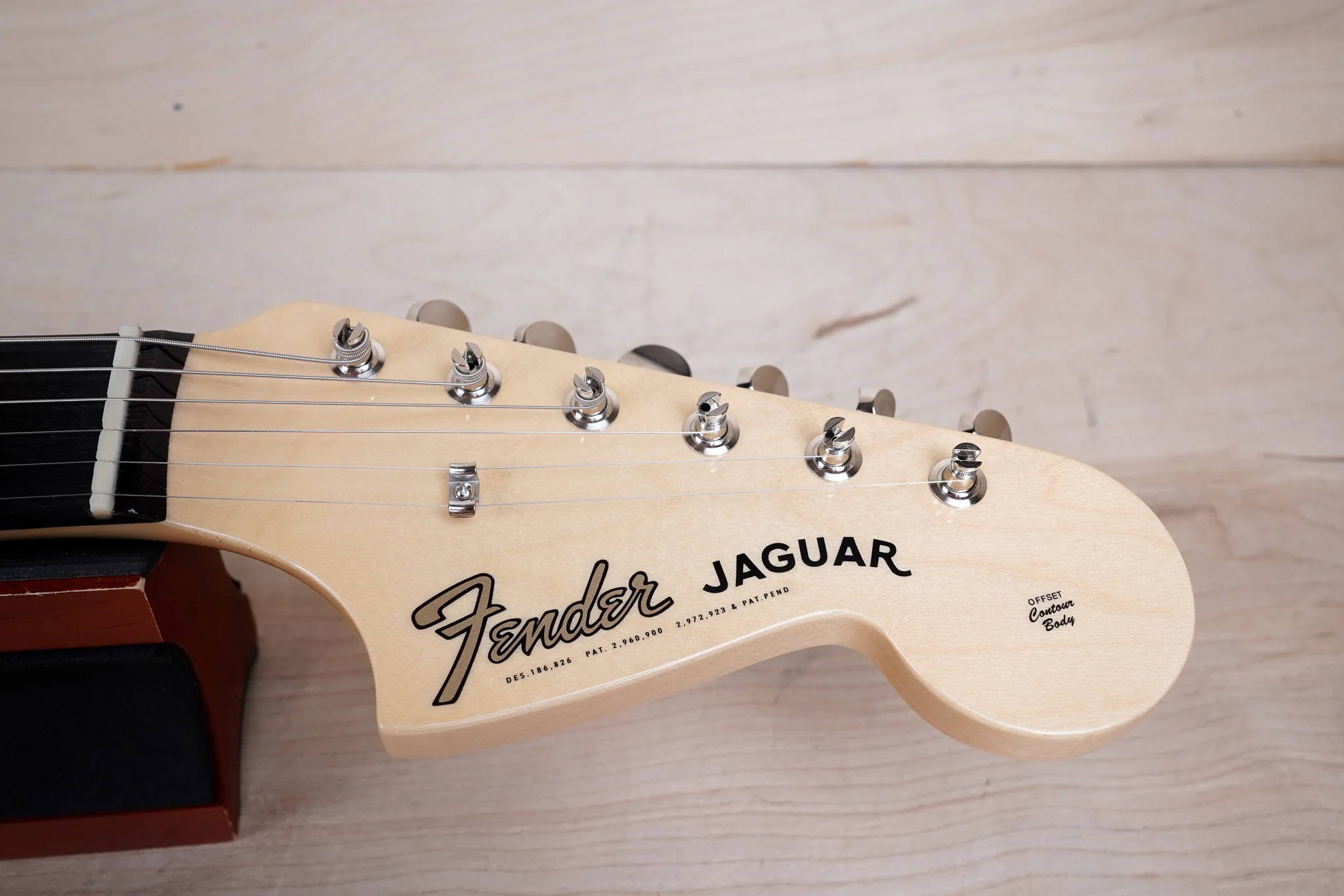 Fender Made in Japan 2025 Collection Traditional II '60s Jaguar 2025 Black w/ Sunburst Competition Stripe w/ Bag - Image 5
