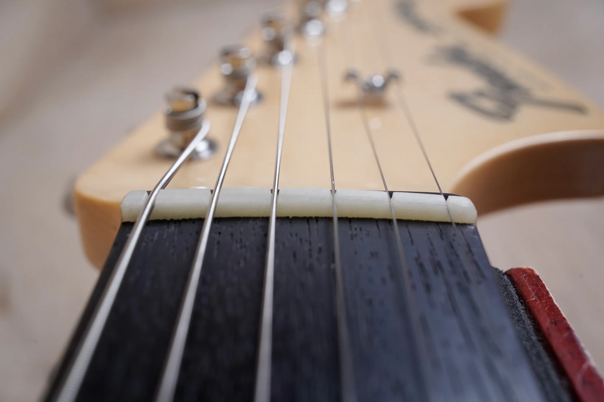 Fender Made in Japan 2025 Collection Traditional II '60s Jaguar 2025 Black w/ Sunburst Competition Stripe w/ Bag - Image 6