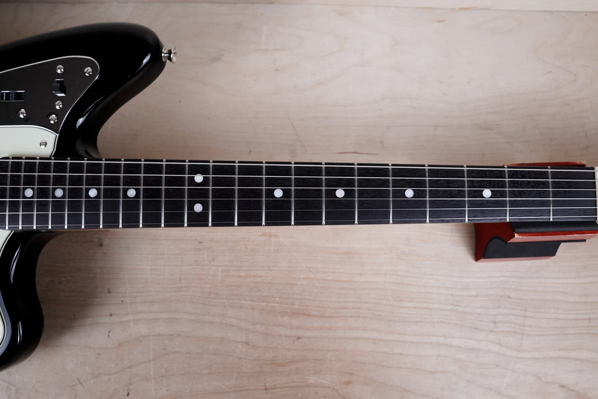 Fender Made in Japan 2025 Collection Traditional II '60s Jaguar 2025 Black w/ Sunburst Competition Stripe w/ Bag - Image 7