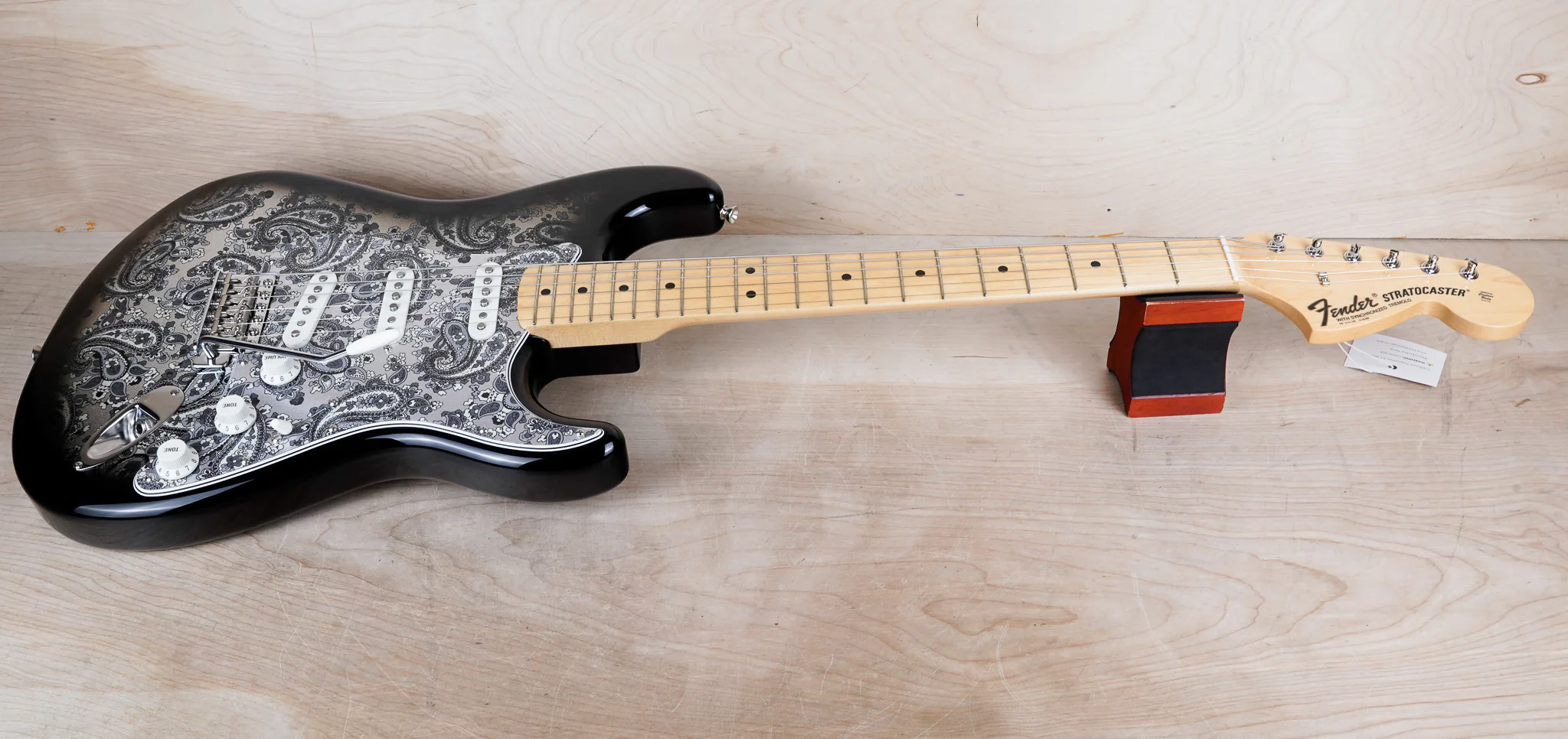 Fender Made in Japan Limited Stratocaster 2025 Black Paisley w/ Bag - Image 3