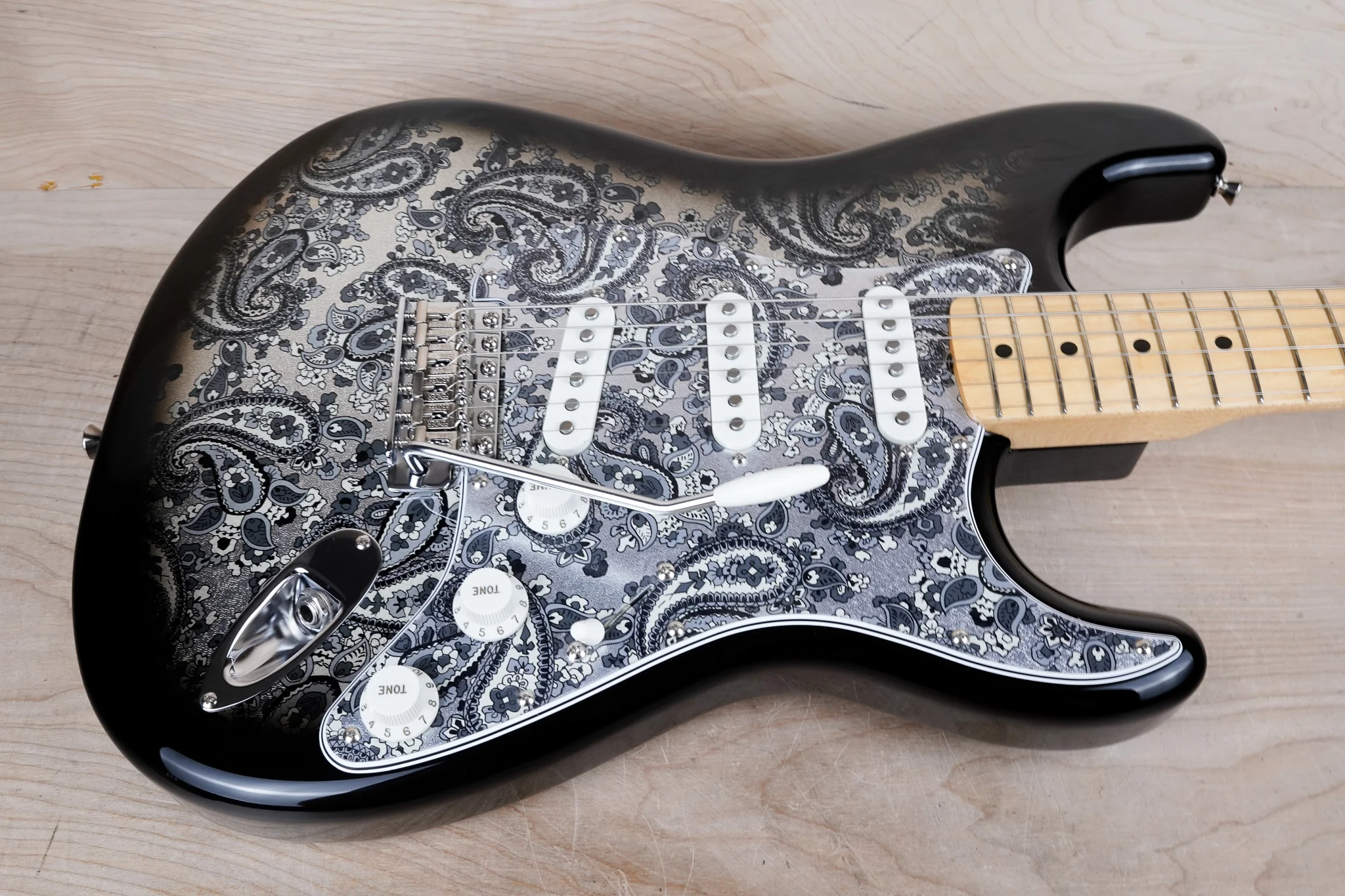 Fender Made in Japan Limited Stratocaster 2025 Black Paisley w/ Bag - Image 5