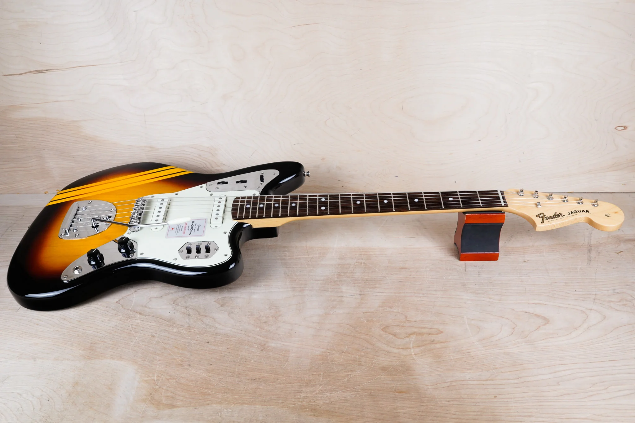 Fender Made in Japan Traditional II '60s Competition Jaguar 2025 Competition Sunburst MIJ / Aged Natural w/ Bag - Image 3
