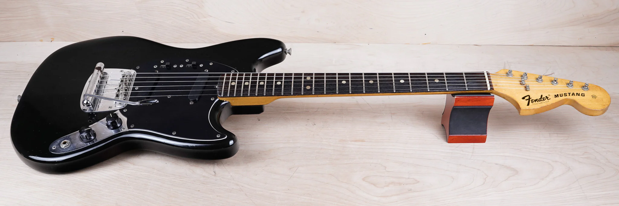 Fender Mustang 1976 Black Vintage USA w/ OHSC - Image 3