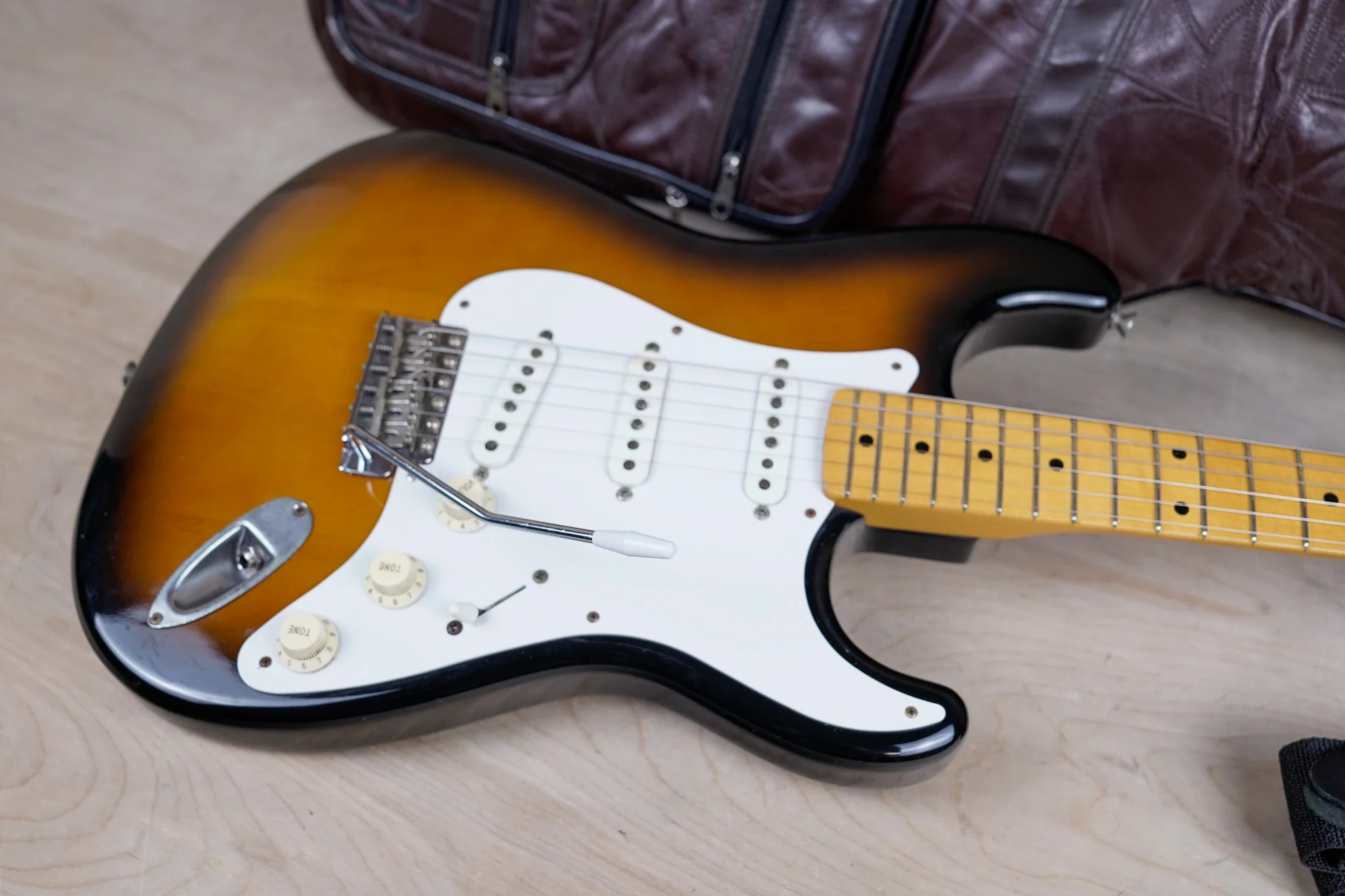 Fender ST-57 Stratocaster Reissue CIJ 1999 Sunburst Crafted in Japan w/ Bag, Strap - Image 3