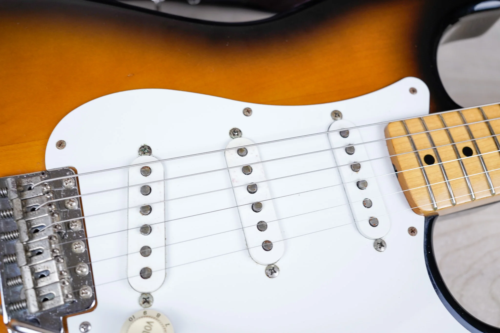 Fender ST-57 Stratocaster Reissue CIJ 1999 Sunburst Crafted in Japan w/ Bag, Strap - Image 7