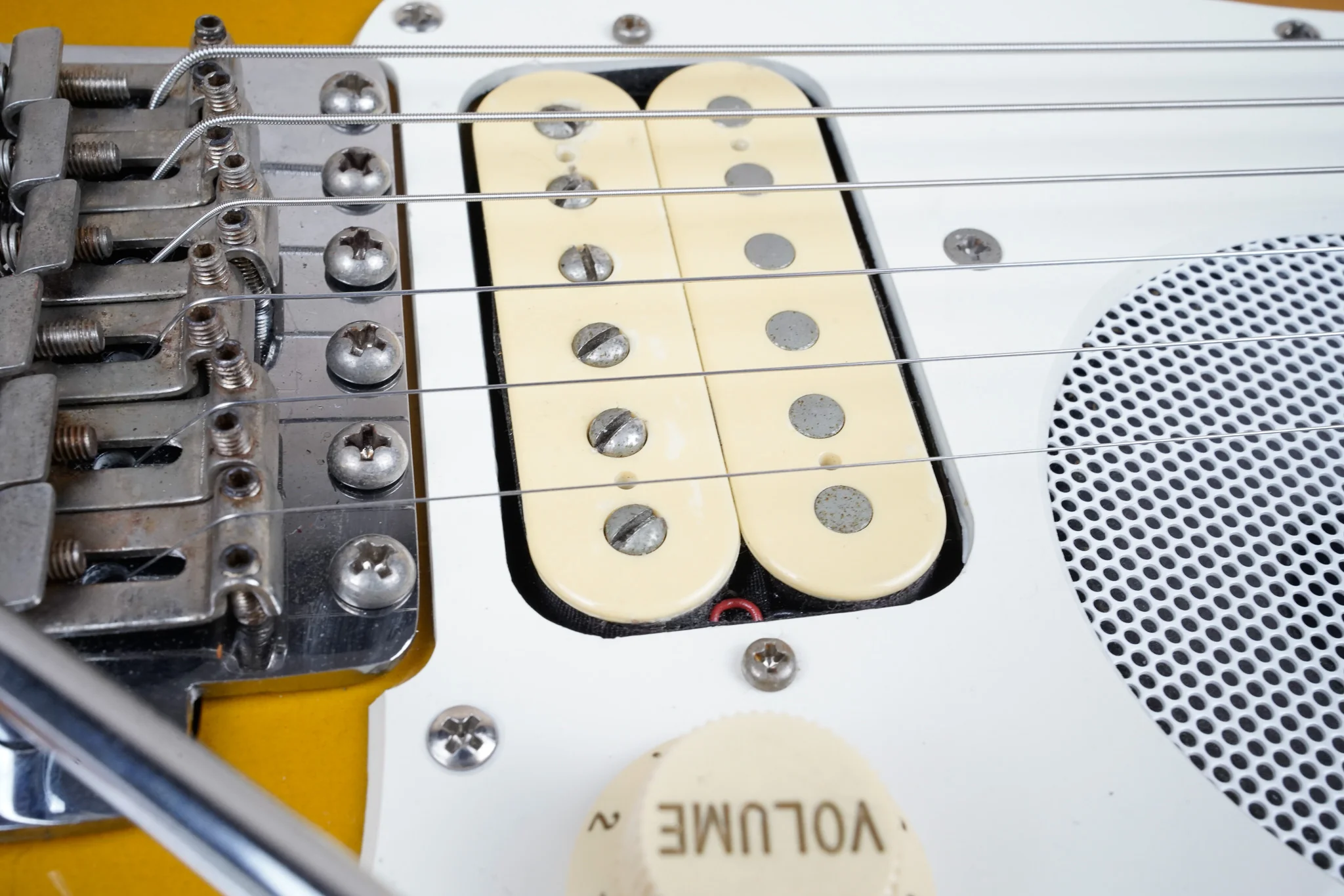 Fender ST-Champ Mini Stratocaster with Built In Speaker MIJ 1994 Sunburst Made in Japan w/ Bag - Image 8