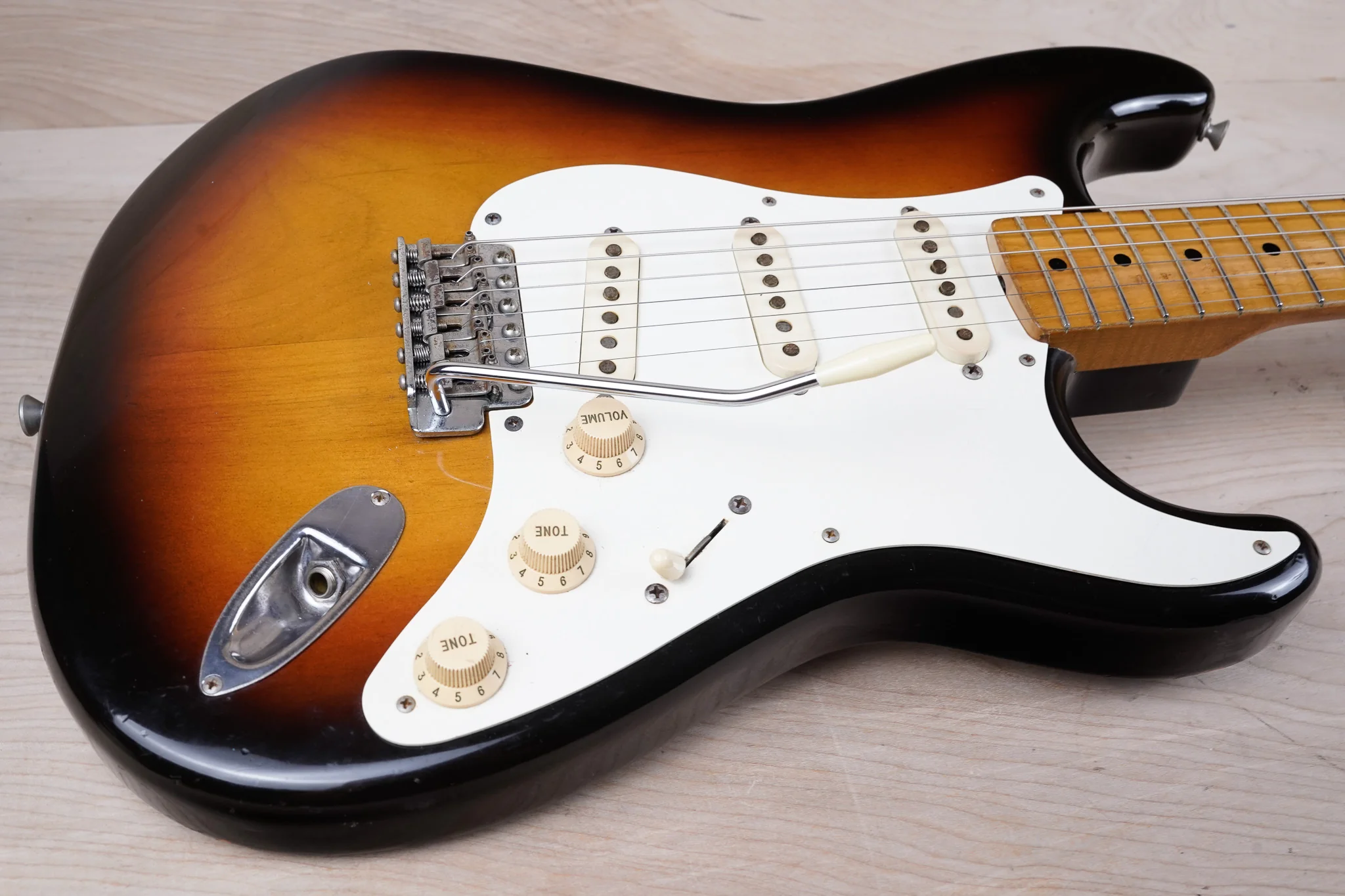 Fender ST57-140 ExTrad Stratocaster MIJ 1987 Sunburst Vintage Japan w/ Hard Case - Image 4