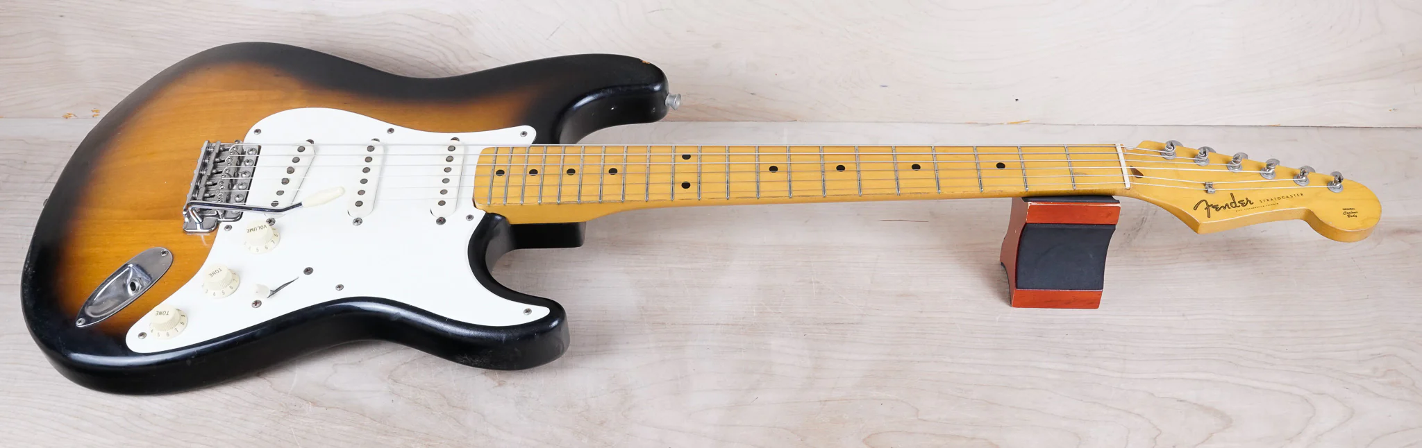 Fender ST57-900 (ST57-115) '57 Stratocaster Reissue MIJ 1991 Tobacco Sunburst Lacquer Finish USA Pickups Made in Japan Vintage w/ Hard Case - Image 3