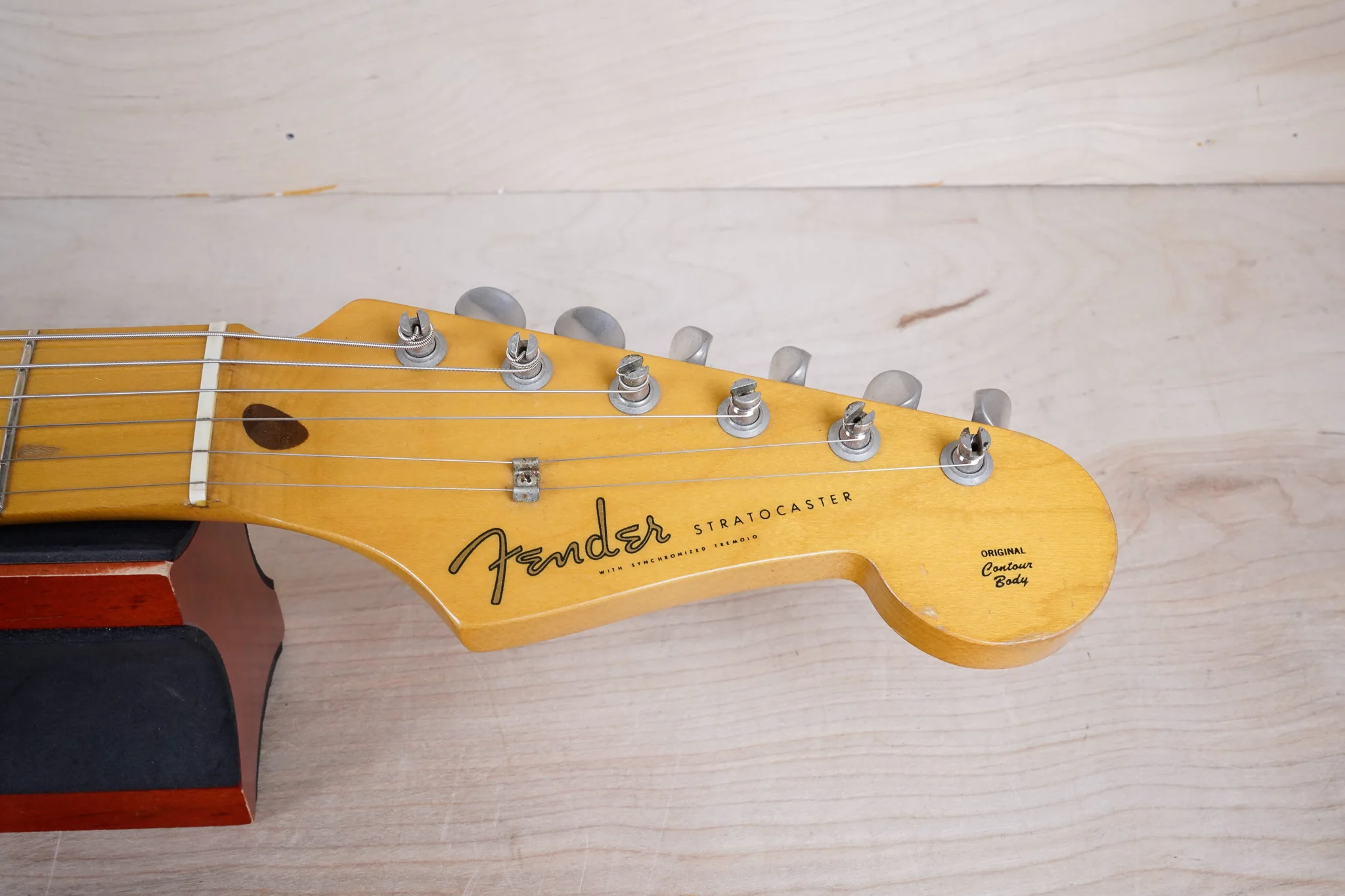 Fender ST57-900 (ST57-115) '57 Stratocaster Reissue MIJ 1991 Tobacco Sunburst Lacquer Finish USA Pickups Made in Japan Vintage w/ Hard Case - Image 4