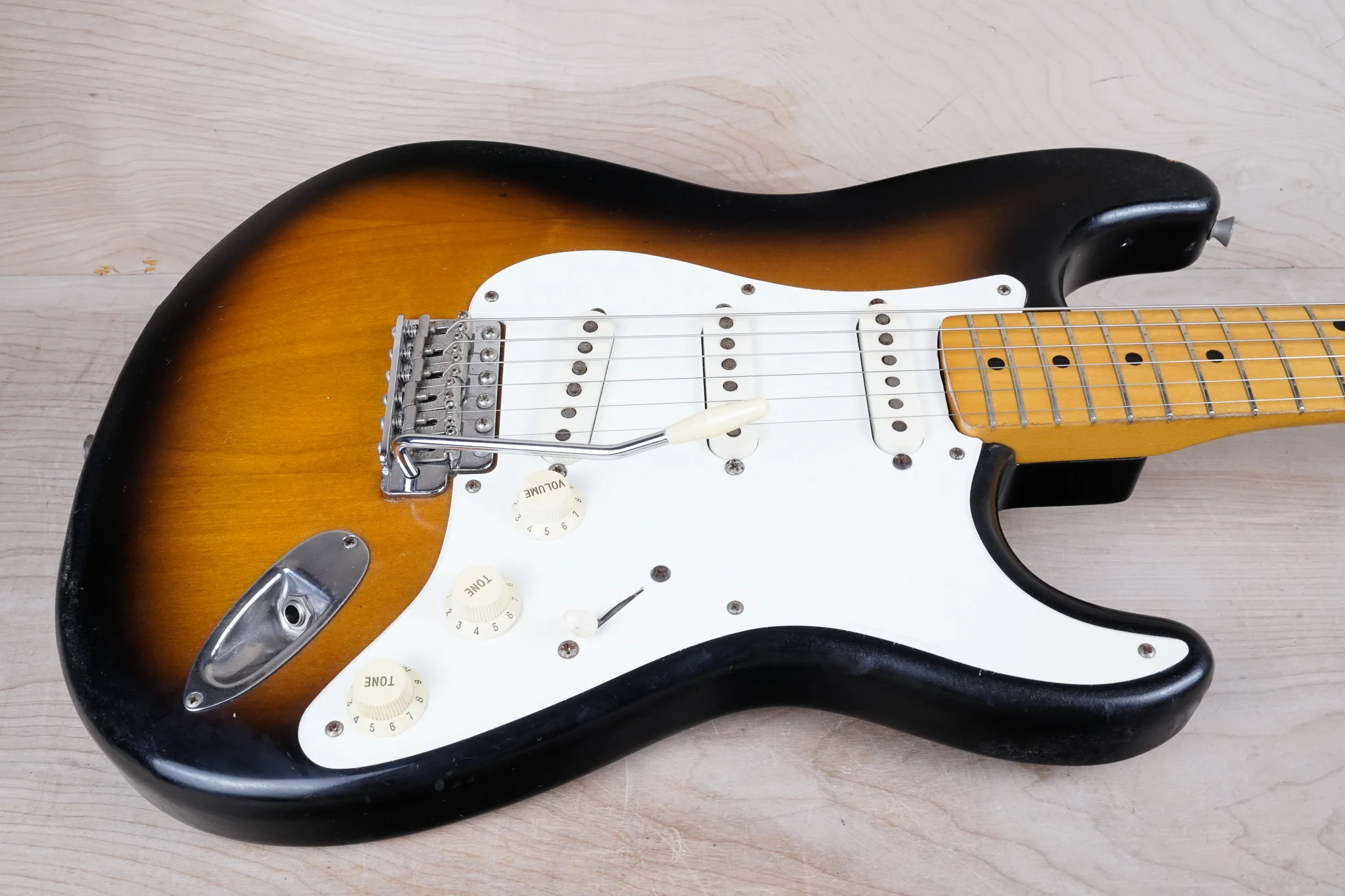 Fender ST57-900 (ST57-115) '57 Stratocaster Reissue MIJ 1991 Tobacco Sunburst Lacquer Finish USA Pickups Made in Japan Vintage w/ Hard Case - Image 5