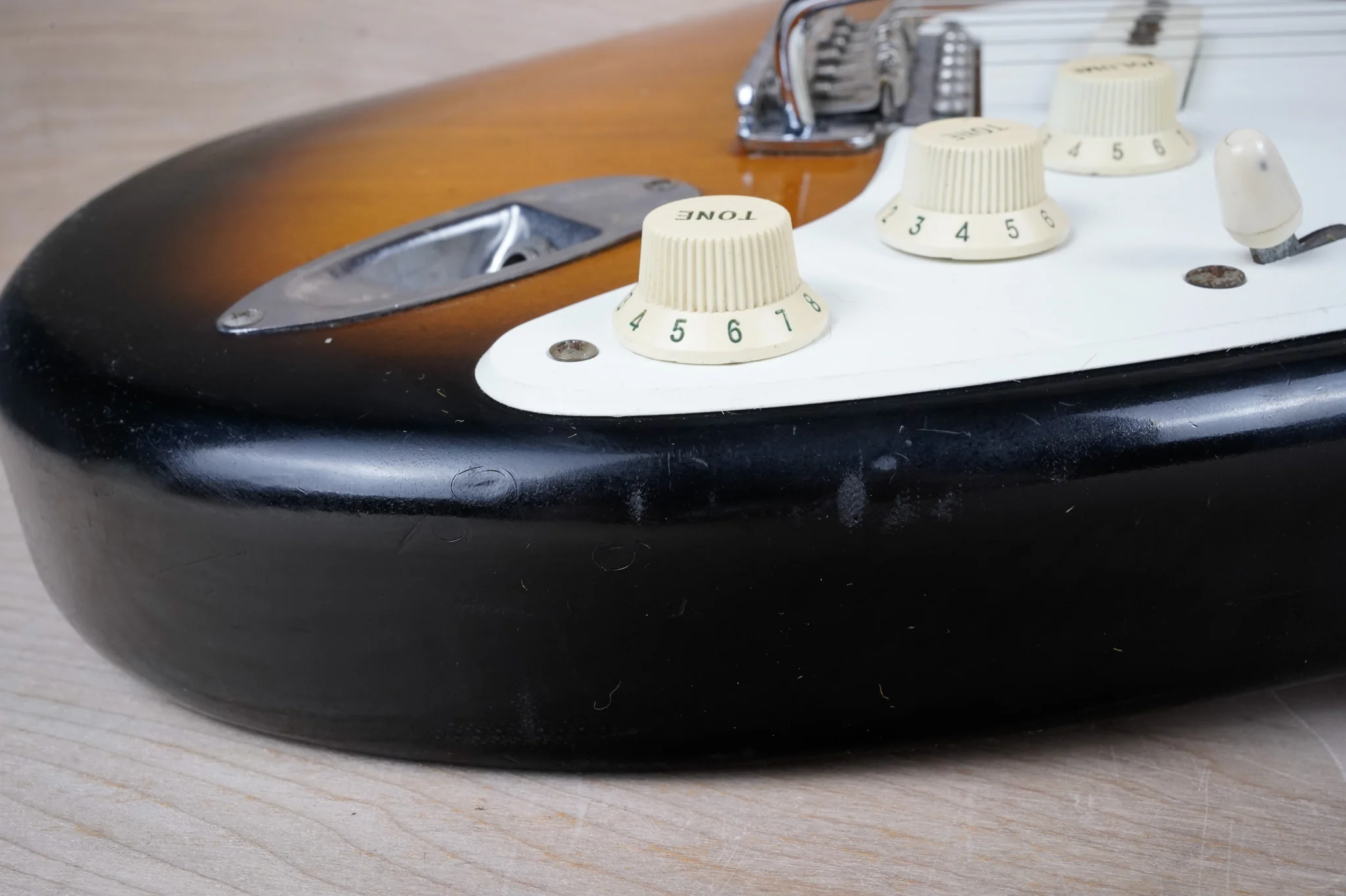 Fender ST57-900 (ST57-115) '57 Stratocaster Reissue MIJ 1991 Tobacco Sunburst Lacquer Finish USA Pickups Made in Japan Vintage w/ Hard Case - Image 7