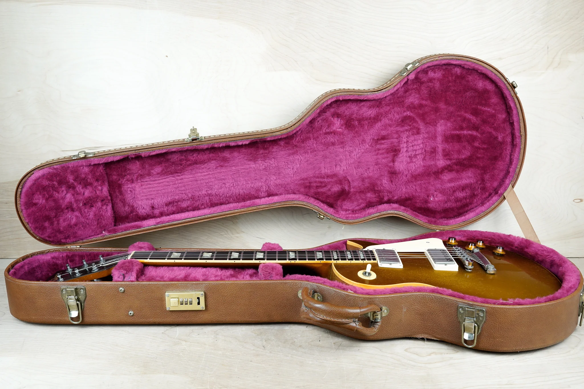Gibson Heritage Series Standard-80 1982 Gold Top Vintage Tim Shaw PAFs w/ OHSC - Image 2