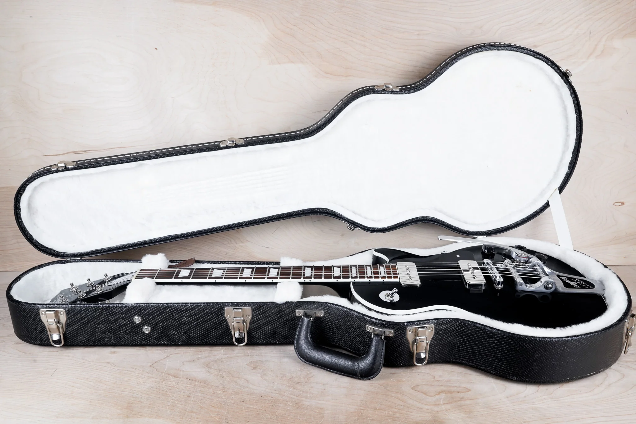 Gibson Les Paul Classic P90 w/ Bigsby 2018 Ebony w/ OHSC - Image 3