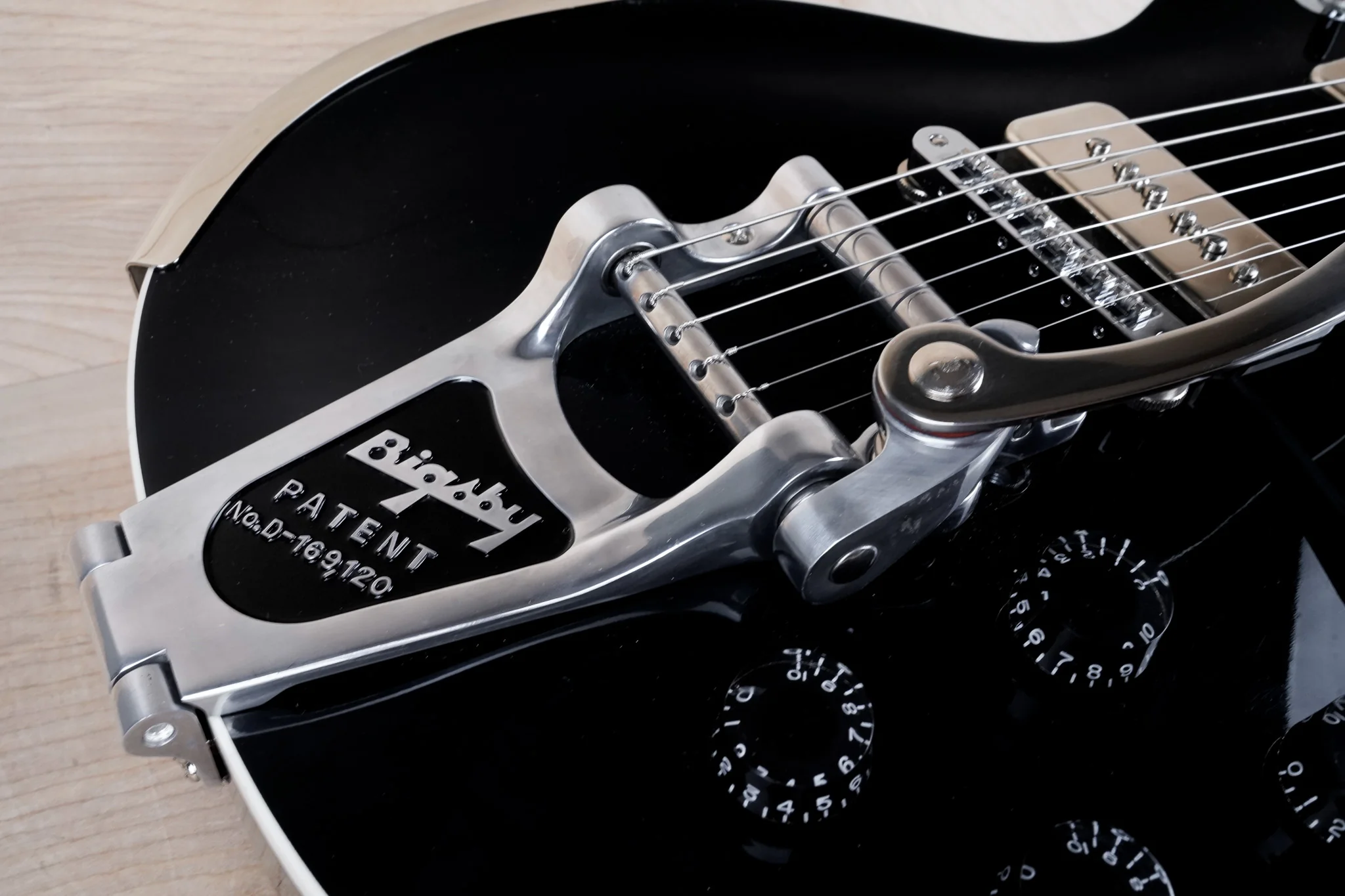 Gibson Les Paul Classic P90 w/ Bigsby 2018 Ebony w/ OHSC - Image 7