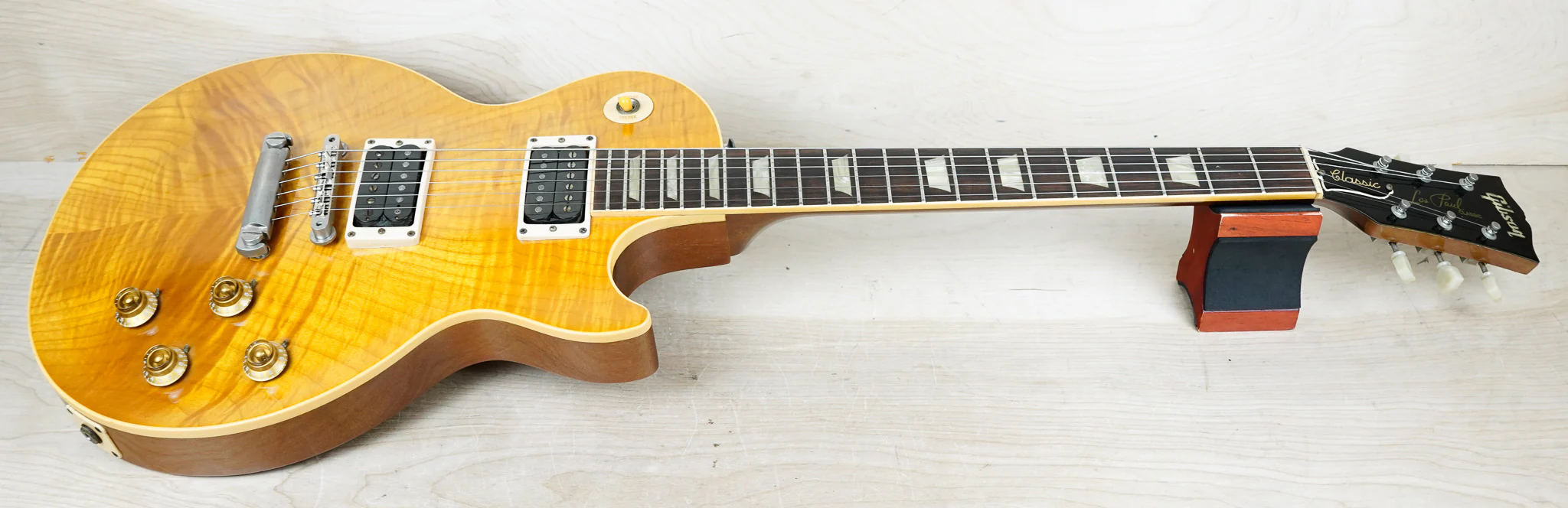 Gibson Les Paul Classic Premium Plus 1995 Translucent Amber w/ OHSC - Image 3