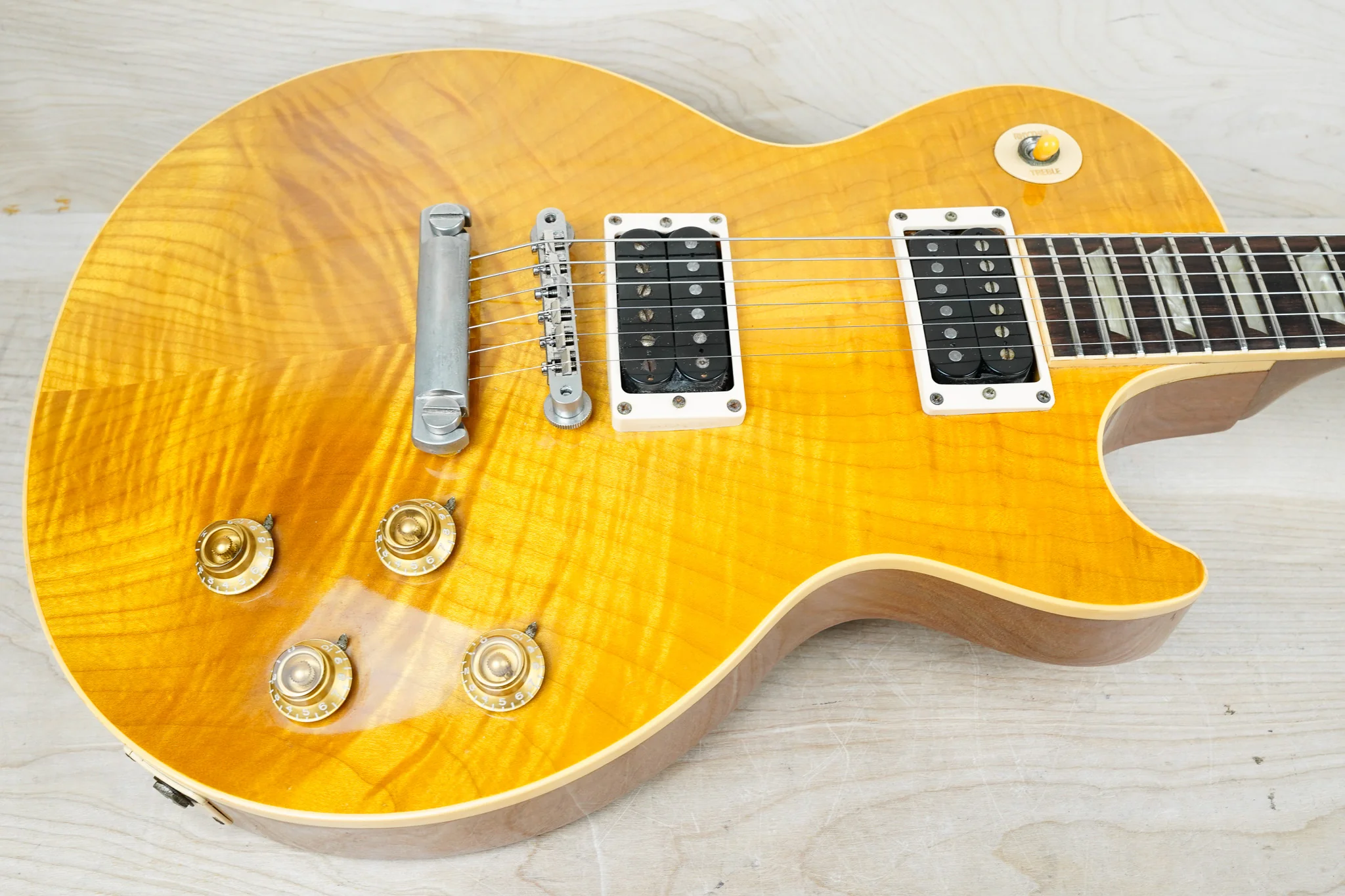 Gibson Les Paul Classic Premium Plus 1995 Translucent Amber w/ OHSC - Image 6