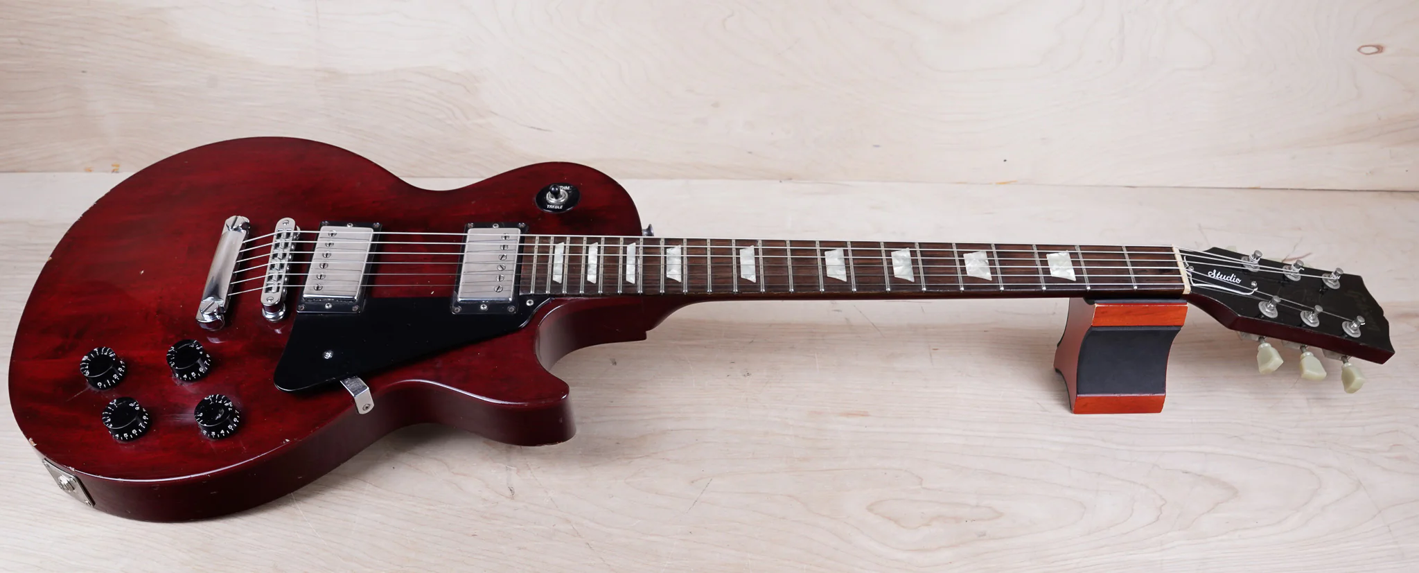 Gibson Les Paul Studio 1998 Wine Red w/ OHSC - Image 3