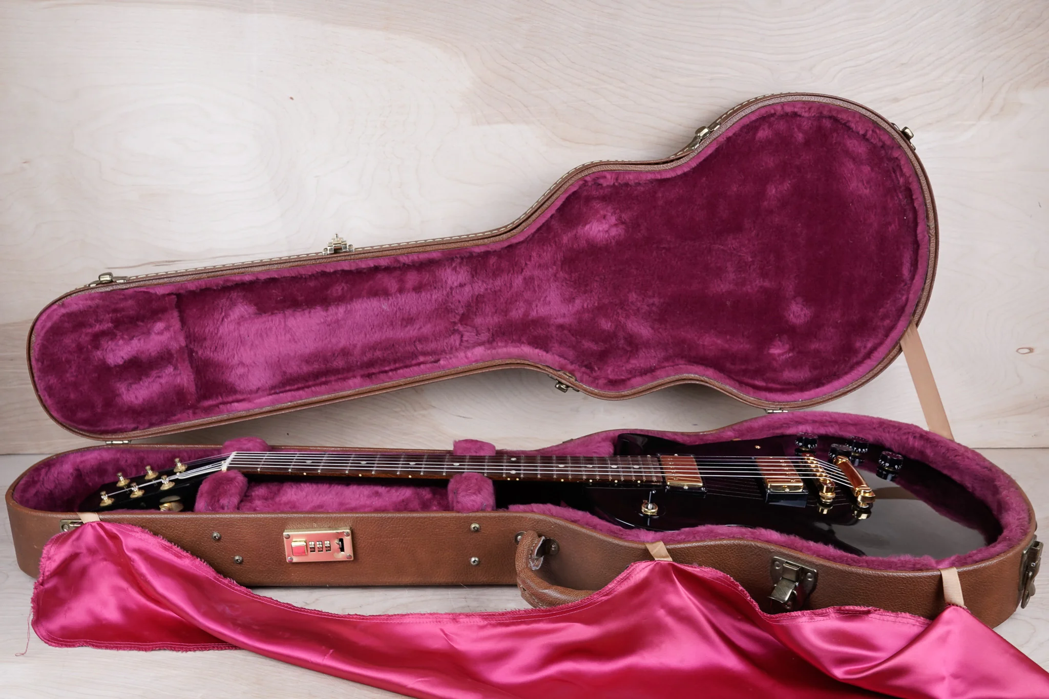 Gibson Les Paul Studio '98 1998 Ebony w/ OHSC - Image 3