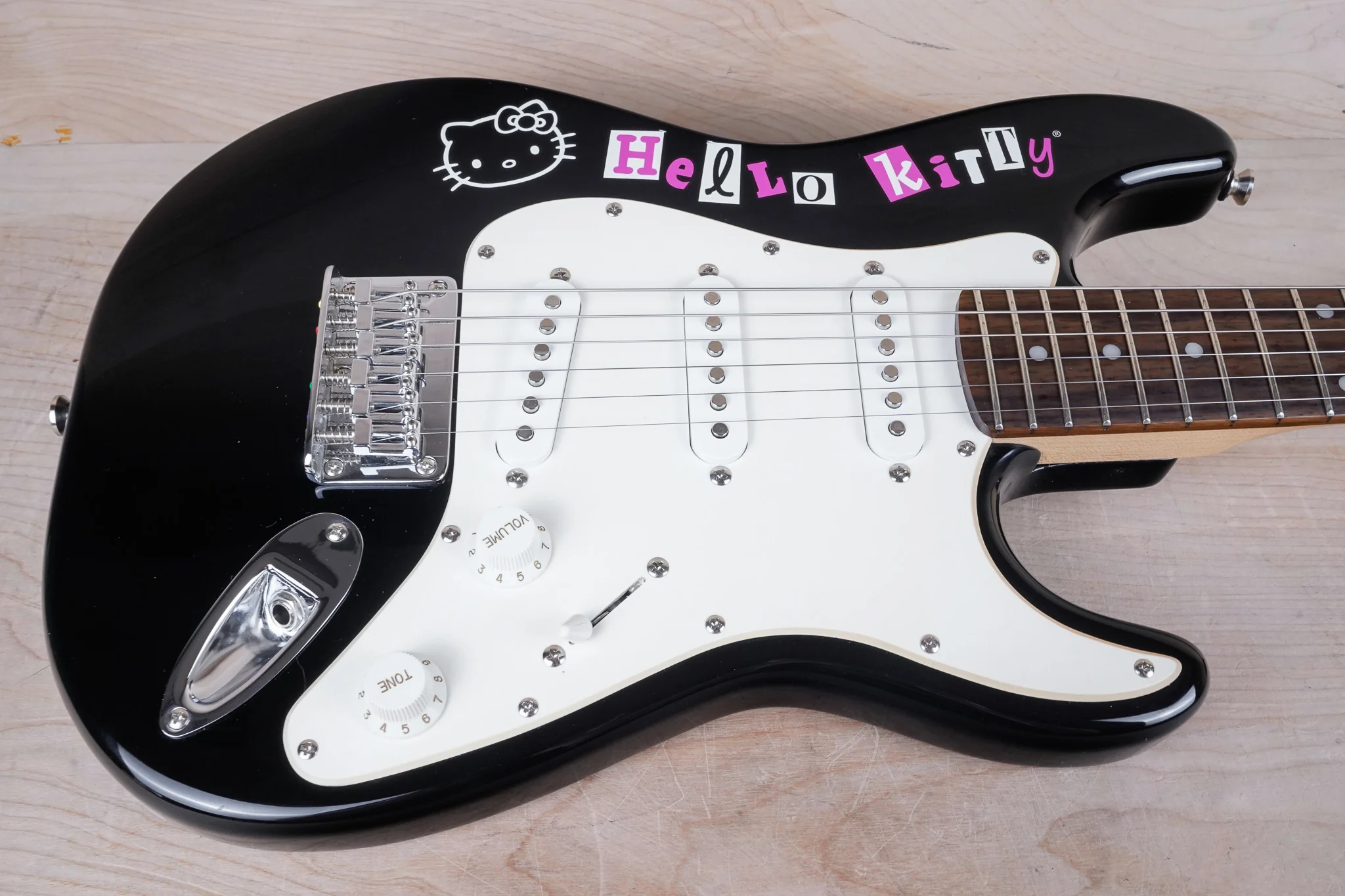 Squier Hello Kitty Mini Stratocaster 2006 Black w/ Bag - Image 4