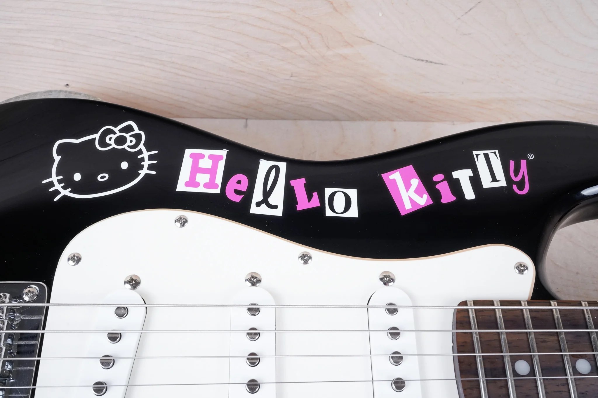 Squier Hello Kitty Mini Stratocaster 2006 Black w/ Bag - Image 9