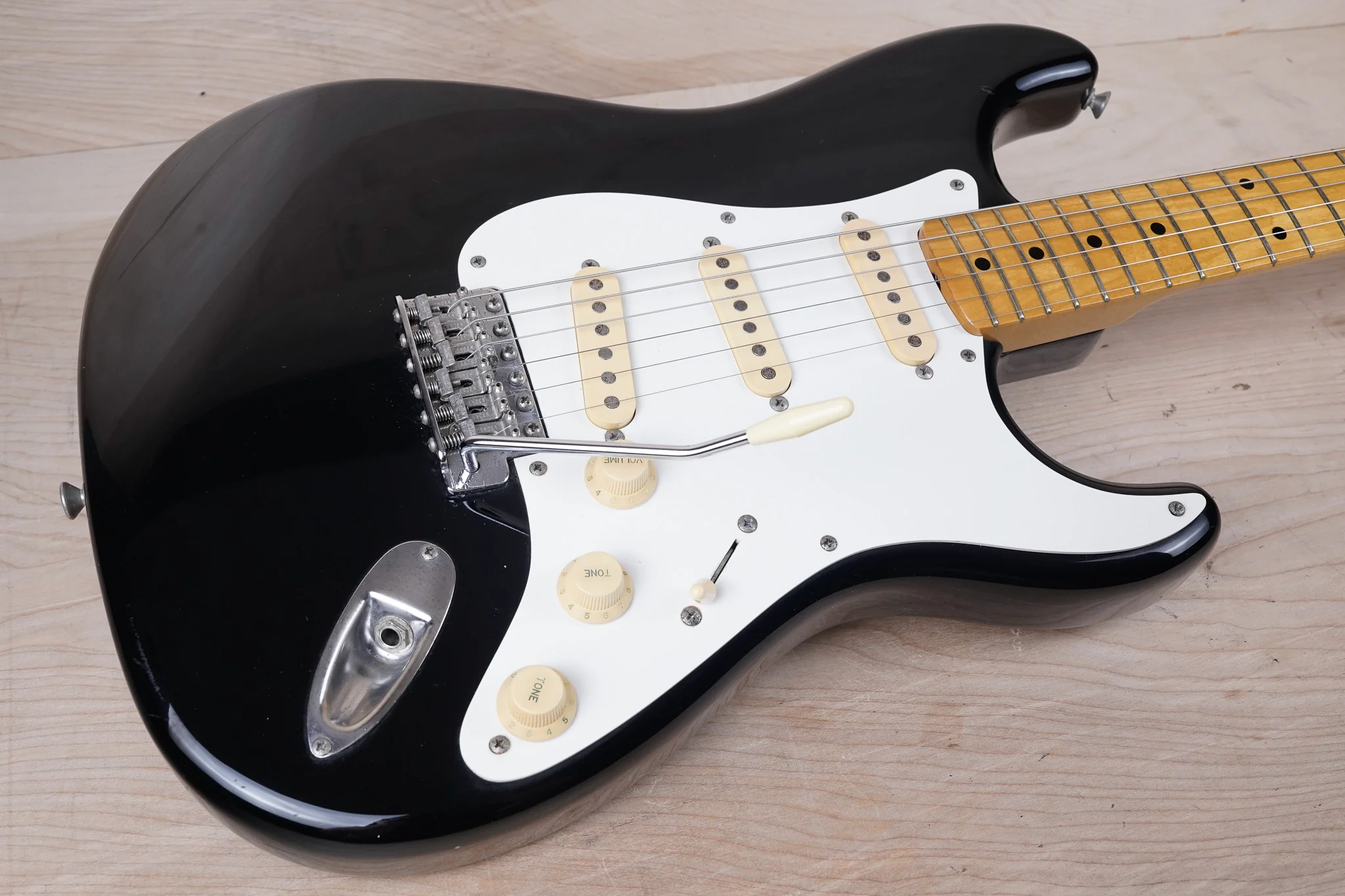 Squier SST-30 Stratocaster MIJ 1985 Black Vintage Fender Japan w/ Bag - Image 3