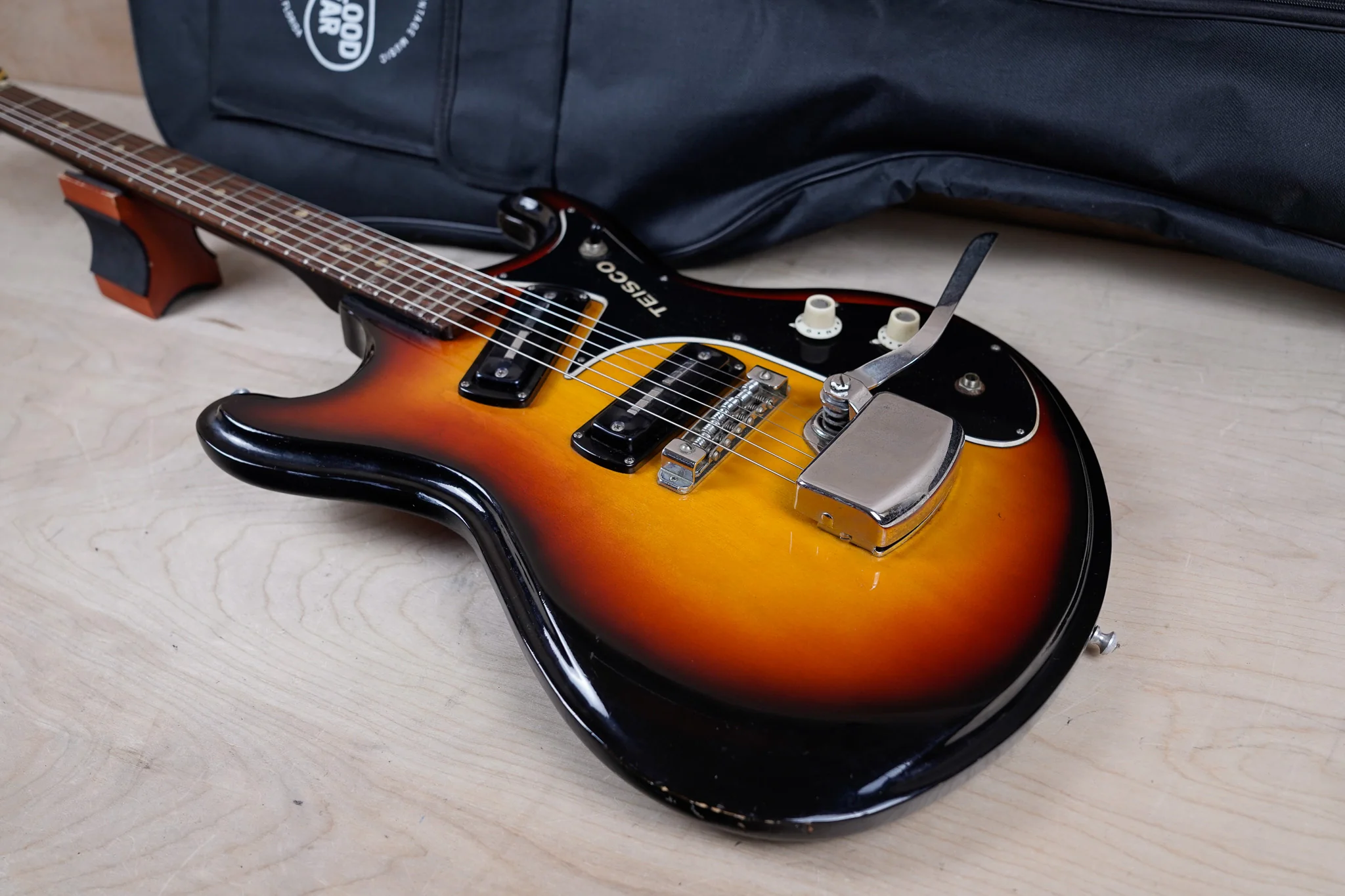 Teisco V-2 MIJ 1960's Sunburst Vintage Made in Japan w/ Bag - Image 10