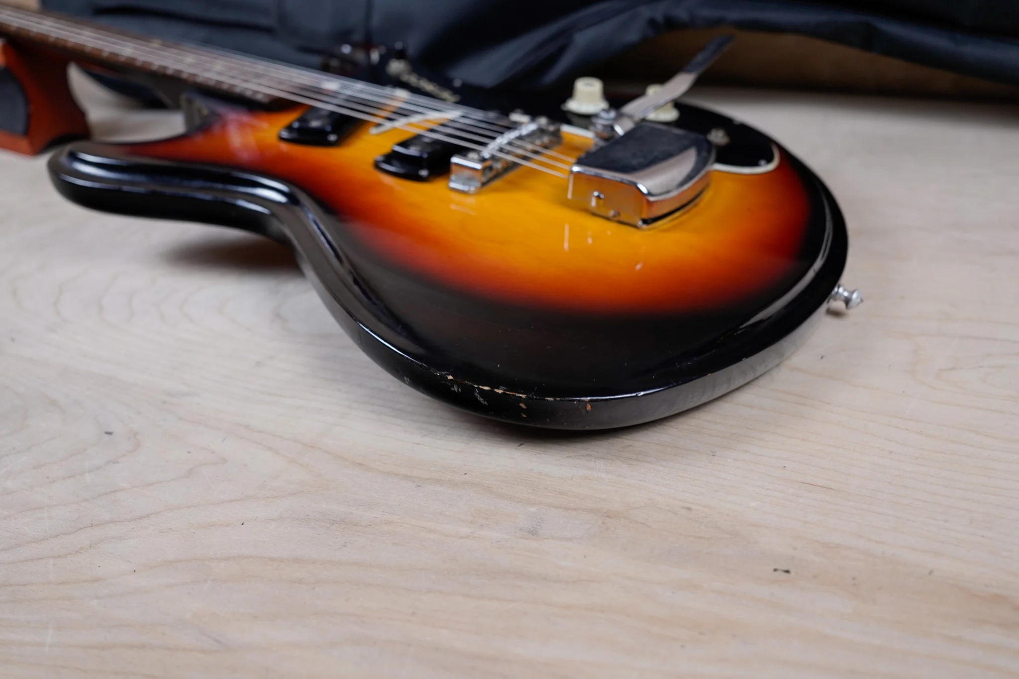 Teisco V-2 MIJ 1960's Sunburst Vintage Made in Japan w/ Bag - Image 11