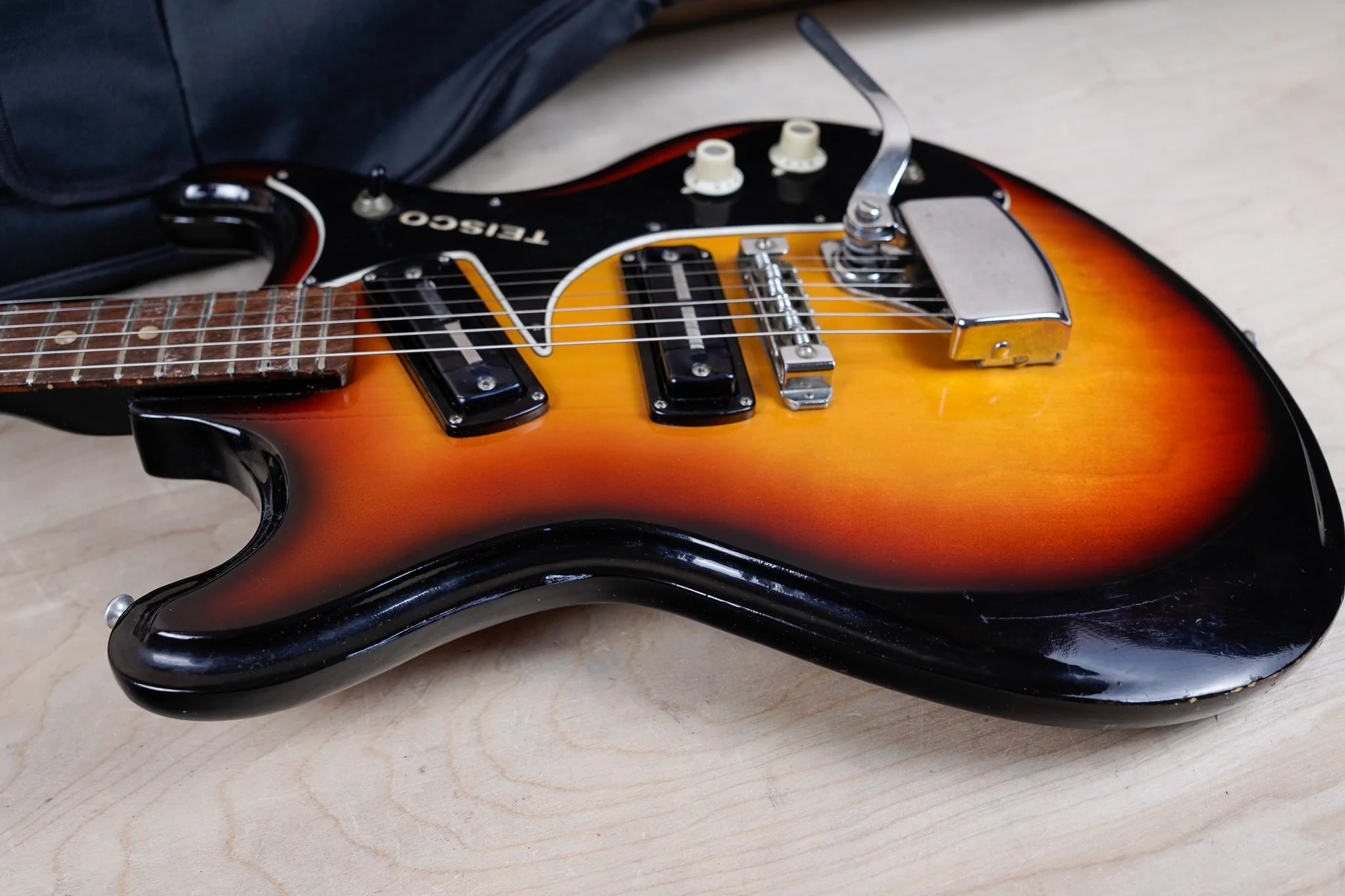 Teisco V-2 MIJ 1960's Sunburst Vintage Made in Japan w/ Bag - Image 12