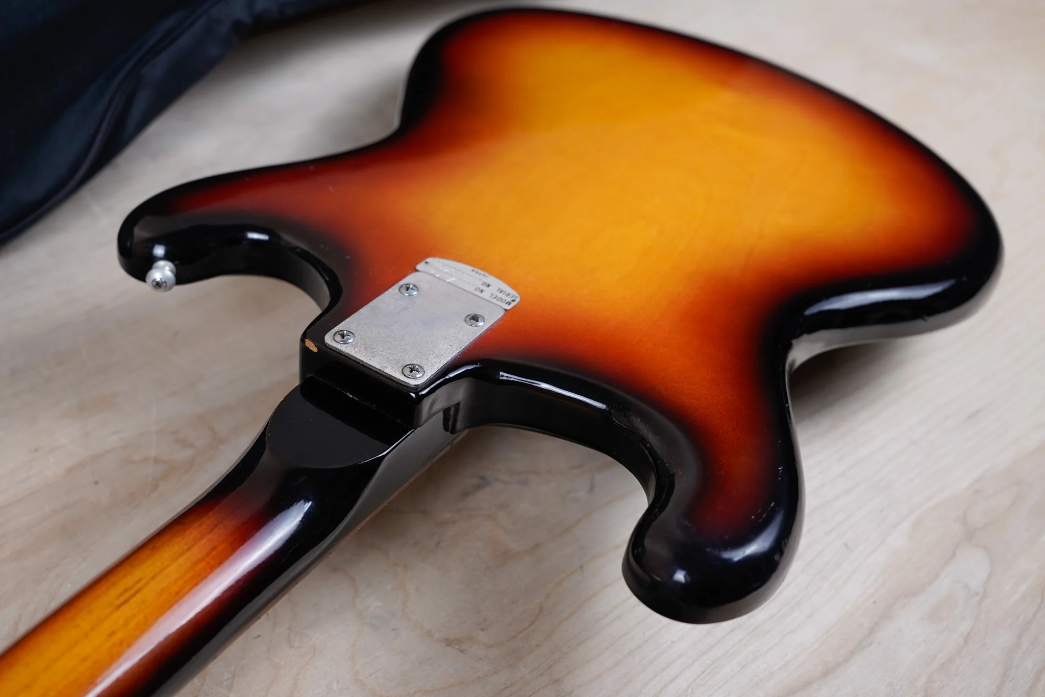 Teisco V-2 MIJ 1960's Sunburst Vintage Made in Japan w/ Bag - Image 17