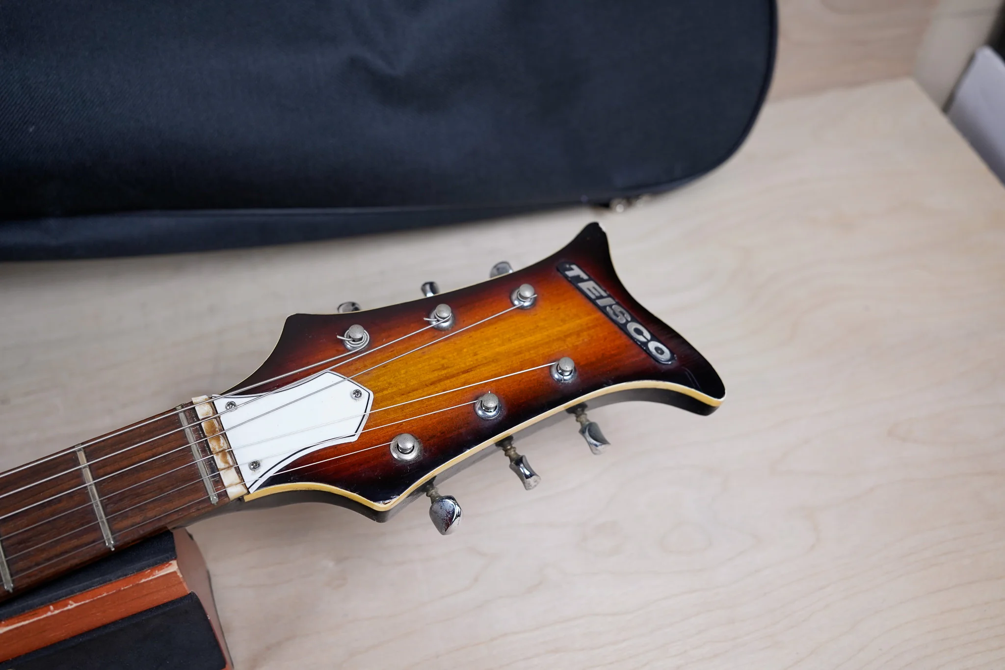Teisco V-2 MIJ 1960's Sunburst Vintage Made in Japan w/ Bag - Image 3