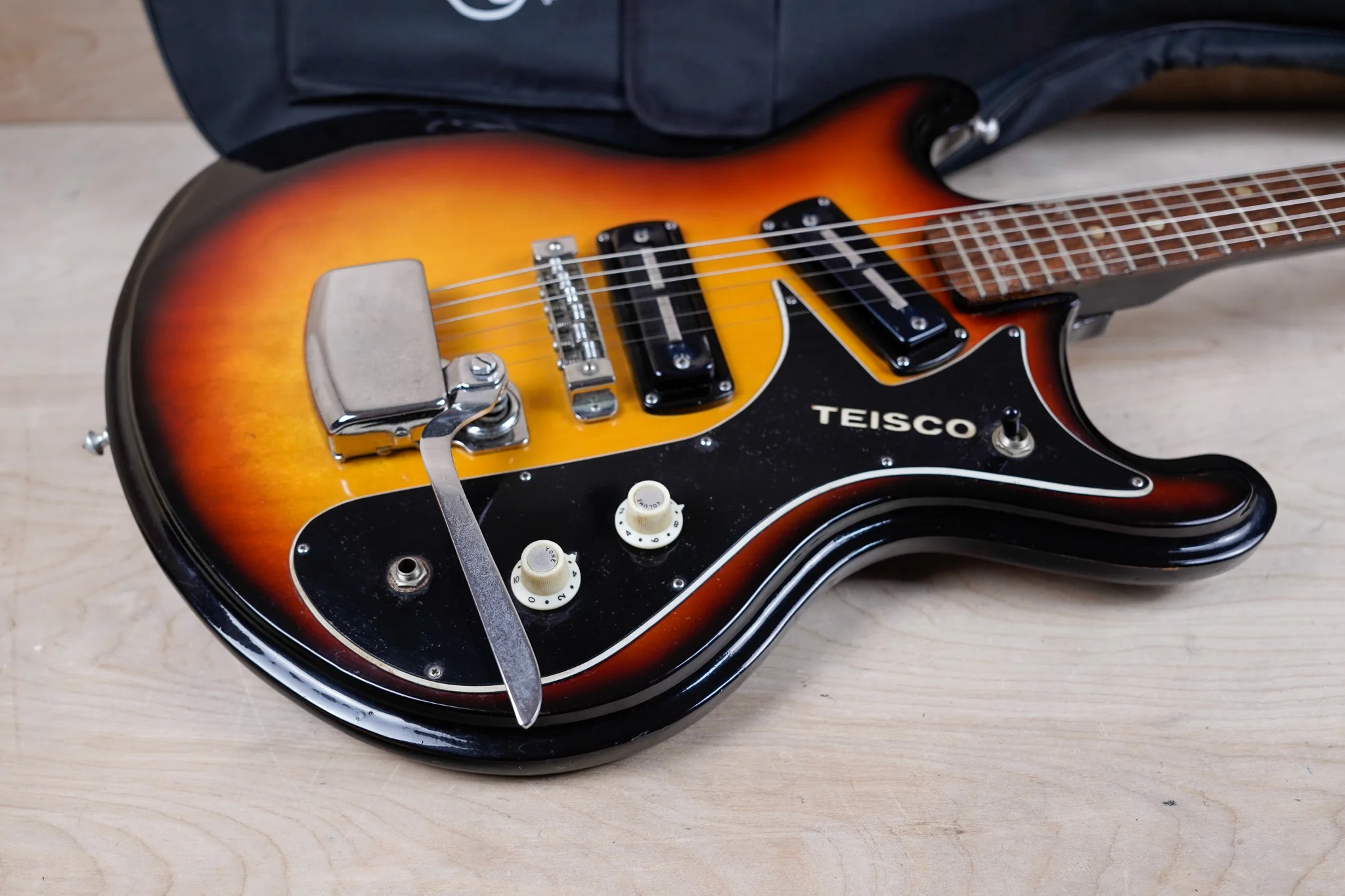 Teisco V-2 MIJ 1960's Sunburst Vintage Made in Japan w/ Bag - Image 7