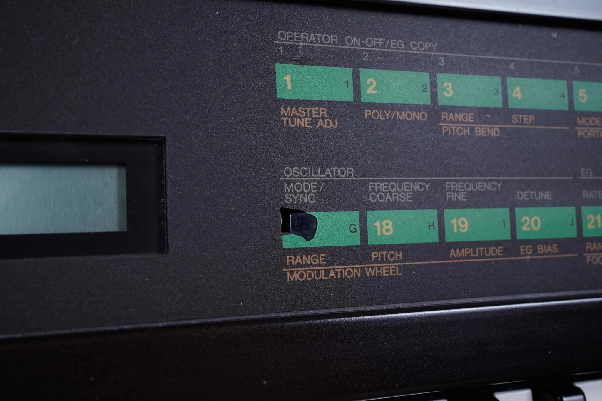 Yamaha DX7 Programmable Algorithm Synthesizer 1980s Brown Original Version Made in Japan MIJ - Image 16